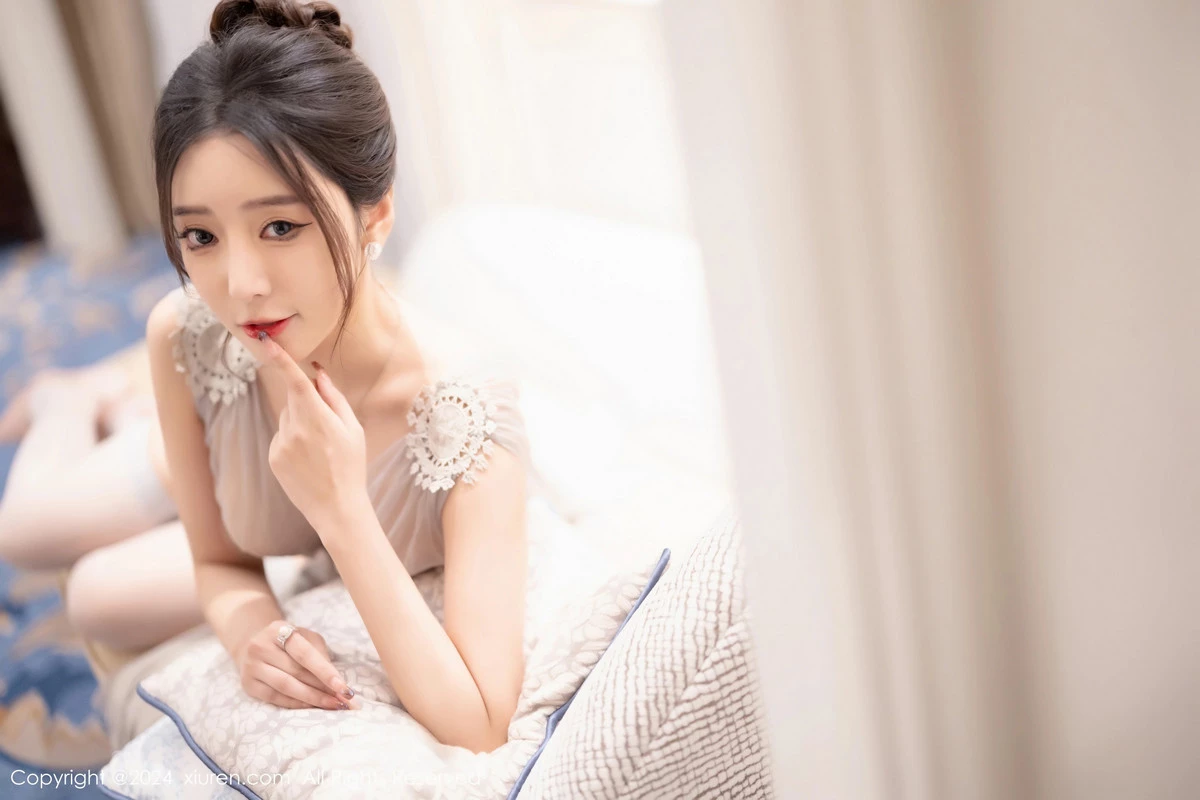 [[XiuRen秀人网]秀人网]No.7991_女神王馨瑶yanni淡黄露肩礼裙+灰色轻透情趣睡裙完美诱惑写真83P