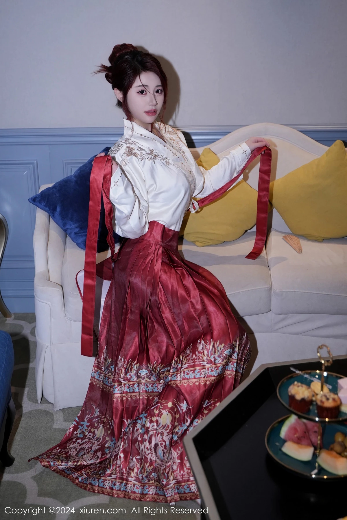 [[XiuRen秀人网]秀人网]No.7985_模特美七Mia性感红色轻透古装服配黑丝吊袜秀惹火身材诱惑写真70P