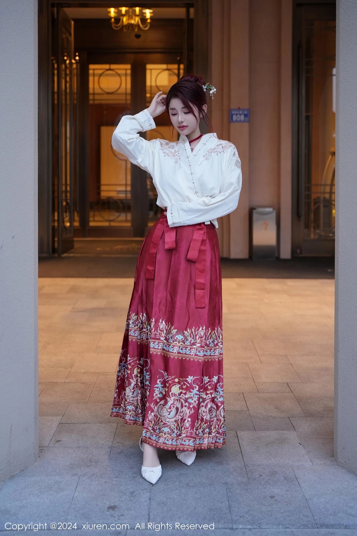 [[XiuRen秀人网]秀人网]No.7985_模特美七Mia性感红色轻透古装服配黑丝吊袜秀惹火身材诱惑写真70P