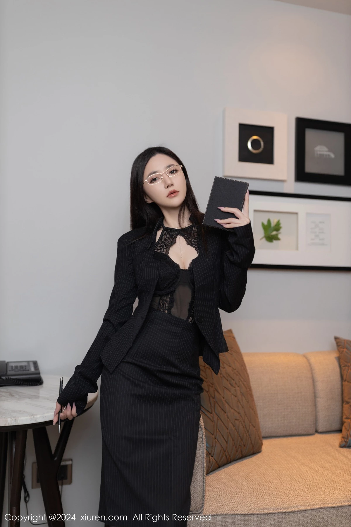 [[XiuRen秀人网]秀人网]No.7992_模特鱼子酱Fish性感黑色蕾丝情趣内衣配超薄黑丝极致魅惑写真80P