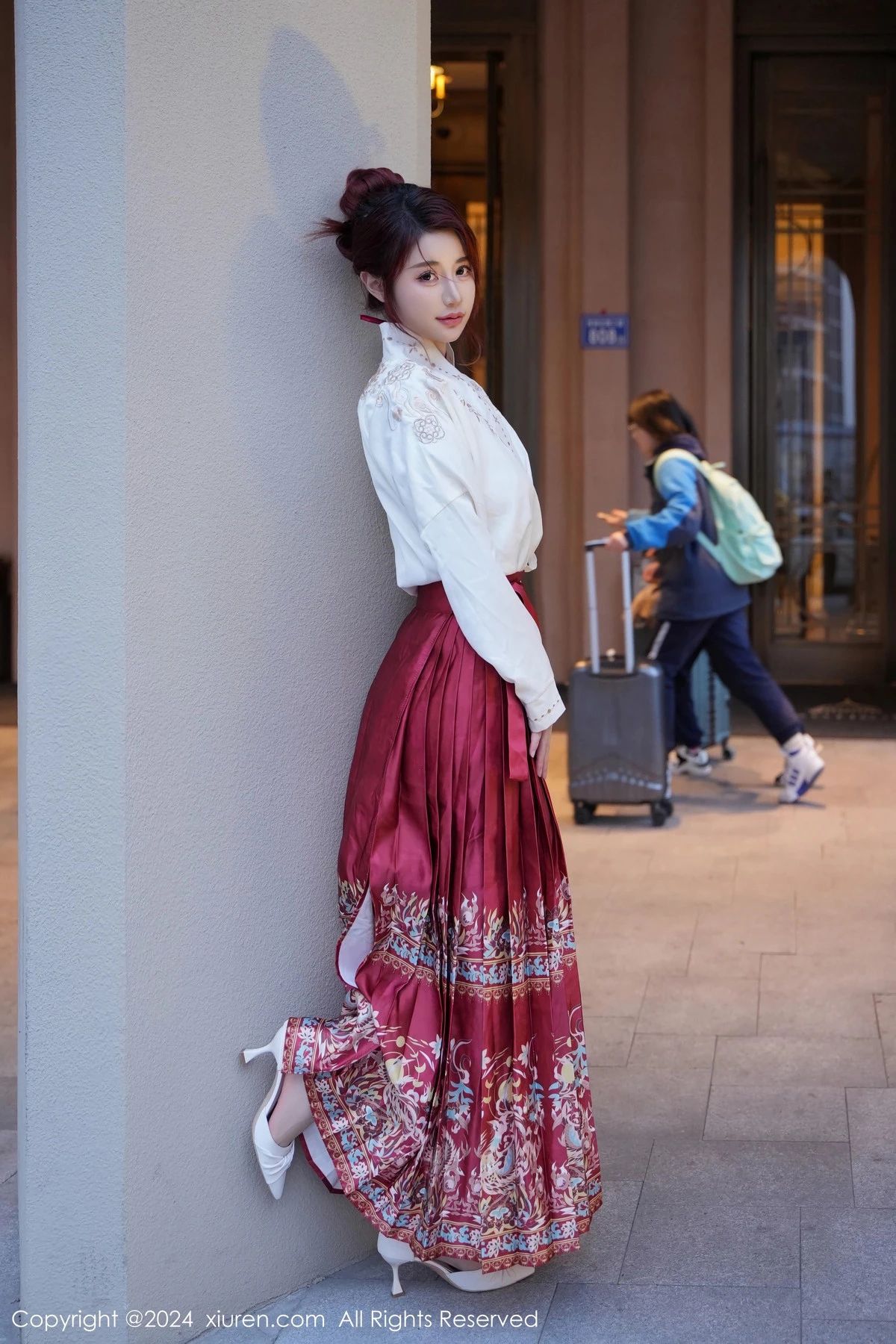 [[XiuRen秀人网]秀人网]No.7985_模特美七Mia性感红色轻透古装服配黑丝吊袜秀惹火身材诱惑写真70P