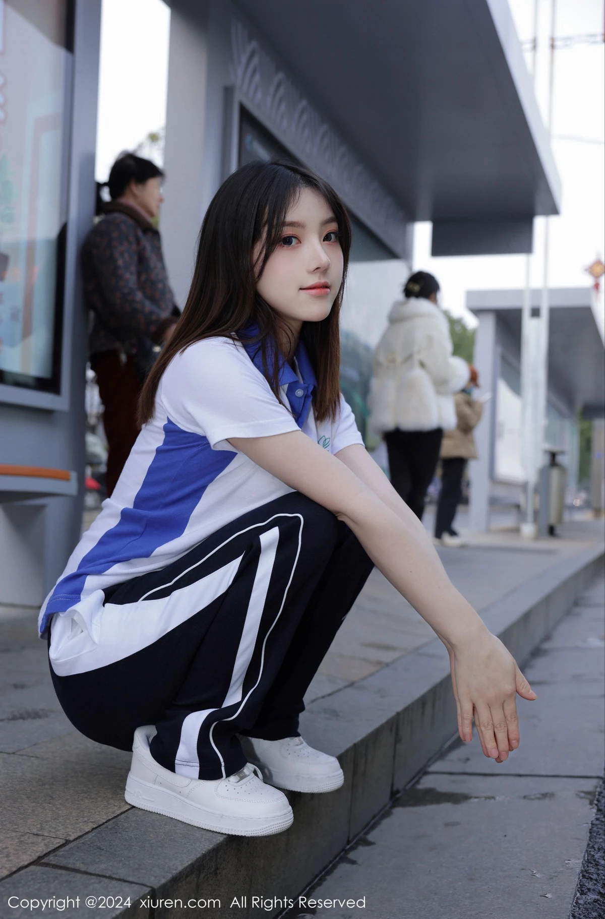 [[XiuRen秀人网]秀人网]No.7994_模特豆瓣酱公交车场景学妹制服露开档黑丝秀丰腴身材诱惑写真84P