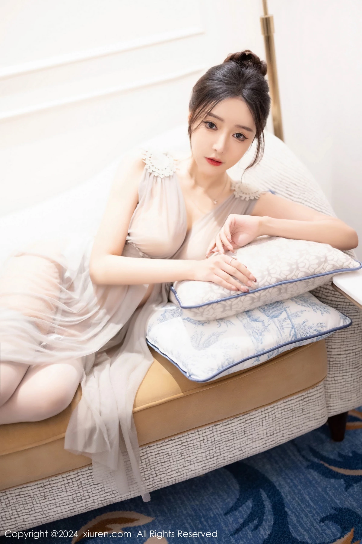 [[XiuRen秀人网]秀人网]No.7991_女神王馨瑶yanni淡黄露肩礼裙+灰色轻透情趣睡裙完美诱惑写真83P