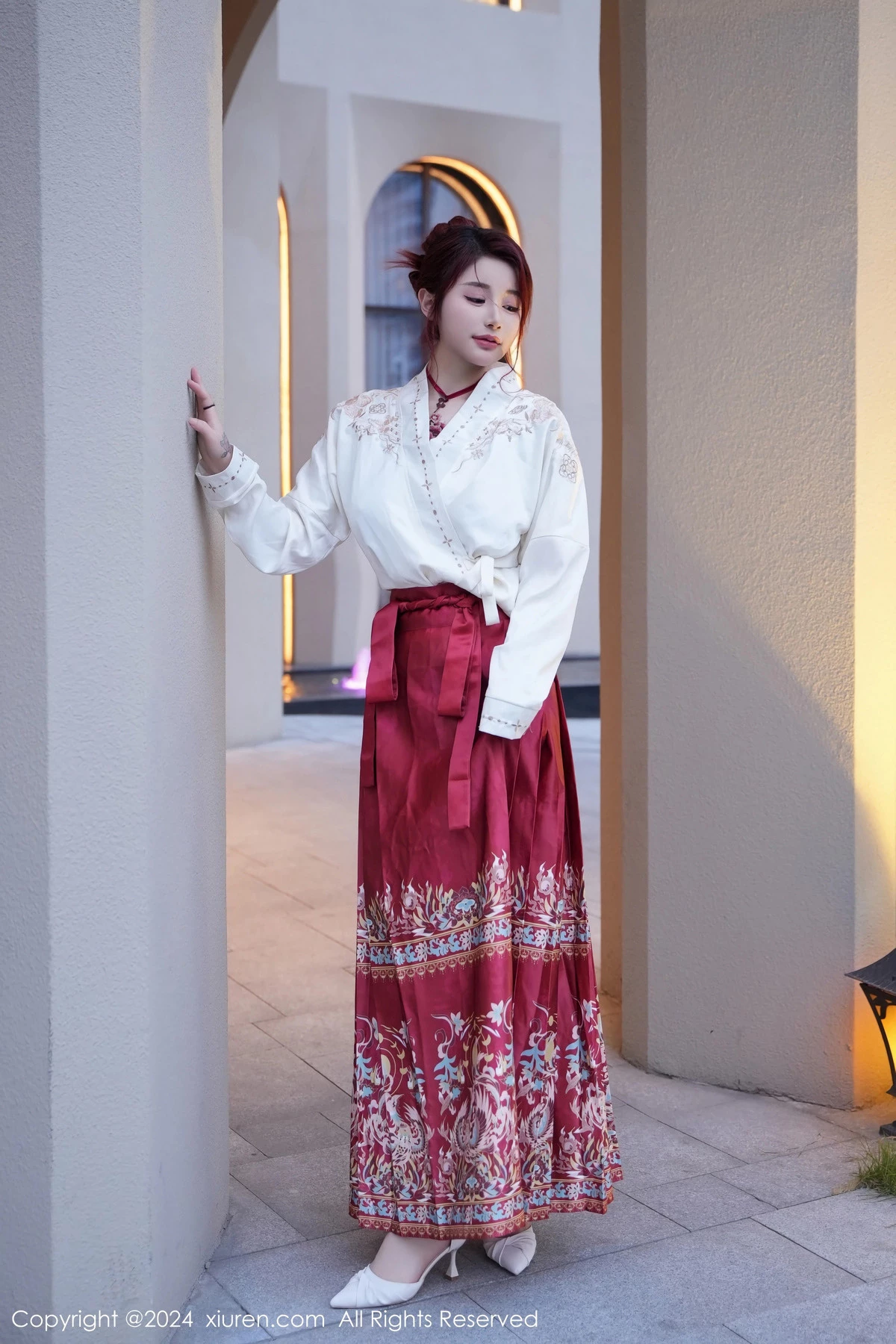 [[XiuRen秀人网]秀人网]No.7985_模特美七Mia性感红色轻透古装服配黑丝吊袜秀惹火身材诱惑写真70P