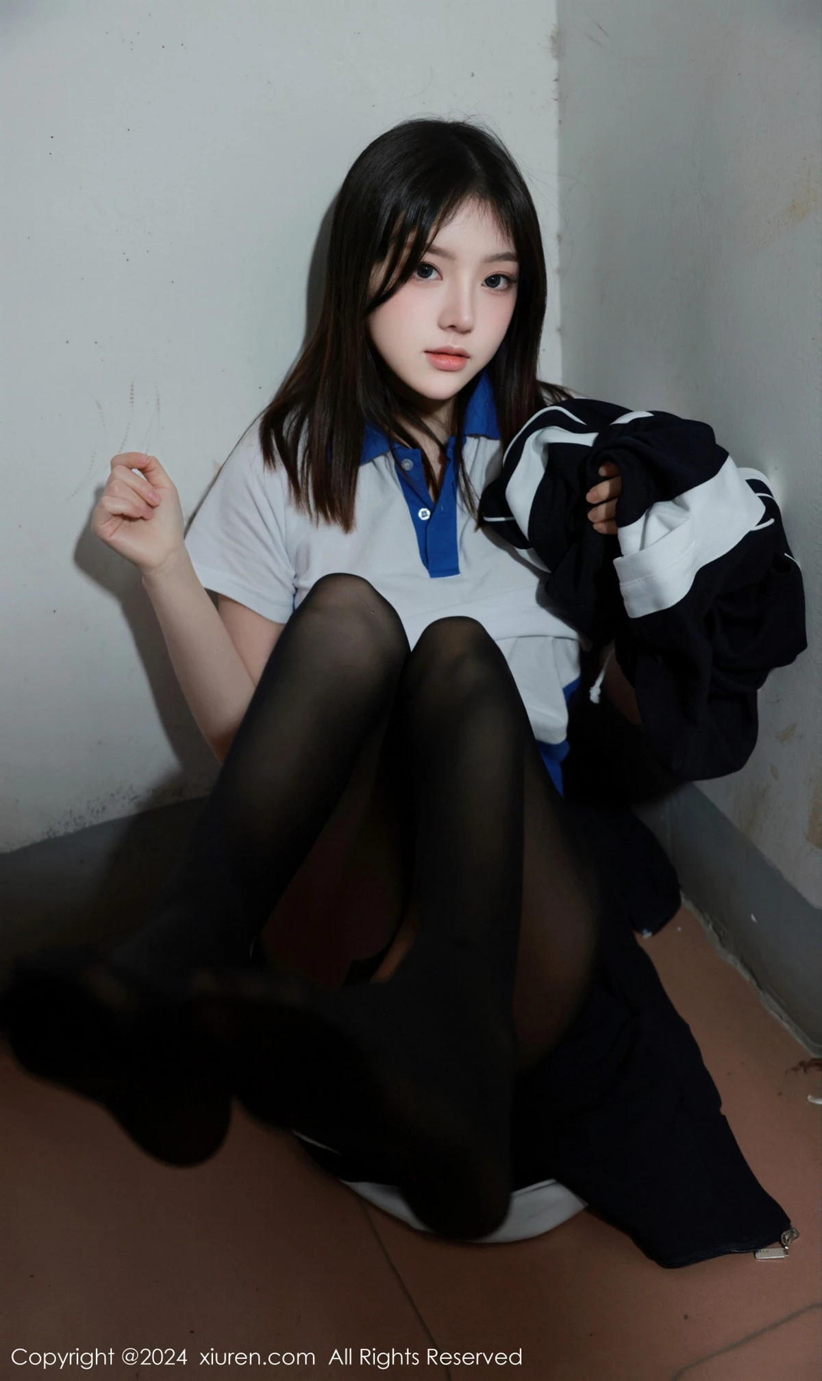 [[XiuRen秀人网]秀人网]No.7994_模特豆瓣酱公交车场景学妹制服露开档黑丝秀丰腴身材诱惑写真84P