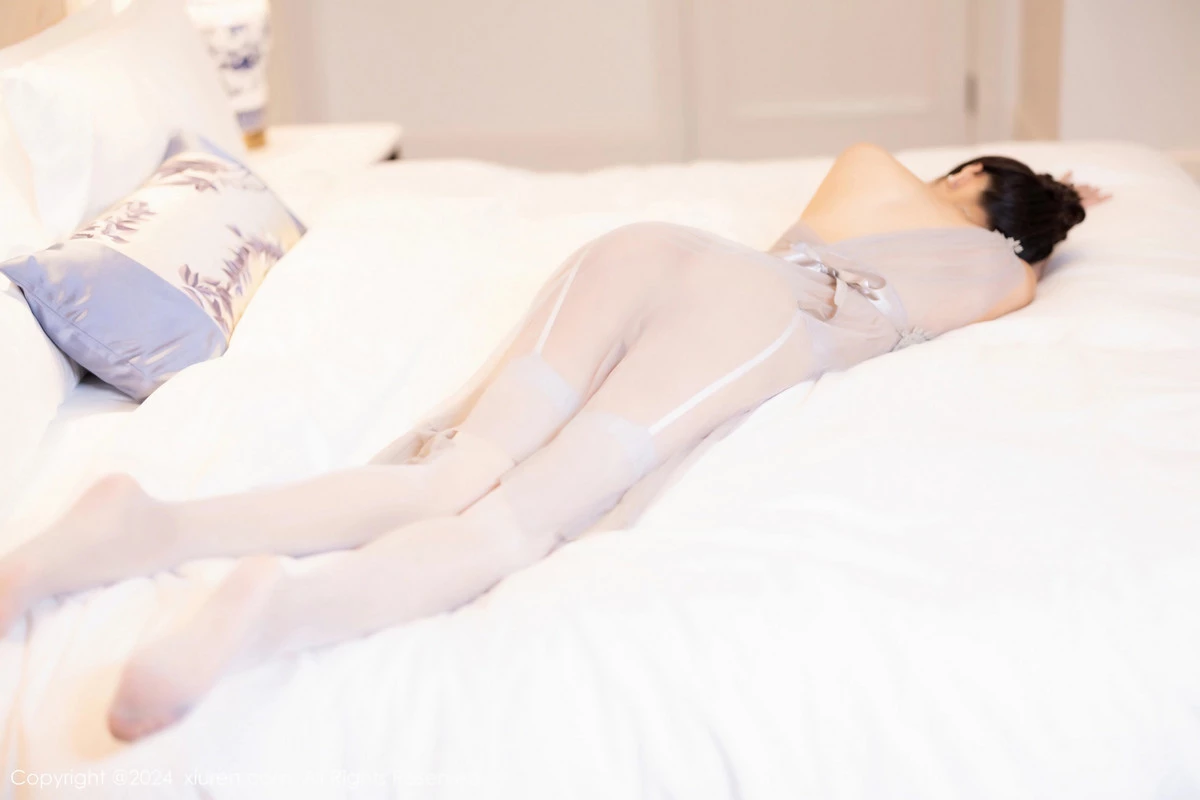 [[XiuRen秀人网]秀人网]No.7991_女神王馨瑶yanni淡黄露肩礼裙+灰色轻透情趣睡裙完美诱惑写真83P