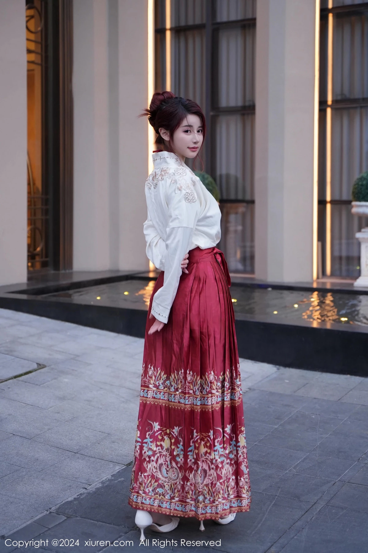 [[XiuRen秀人网]秀人网]No.7985_模特美七Mia性感红色轻透古装服配黑丝吊袜秀惹火身材诱惑写真70P