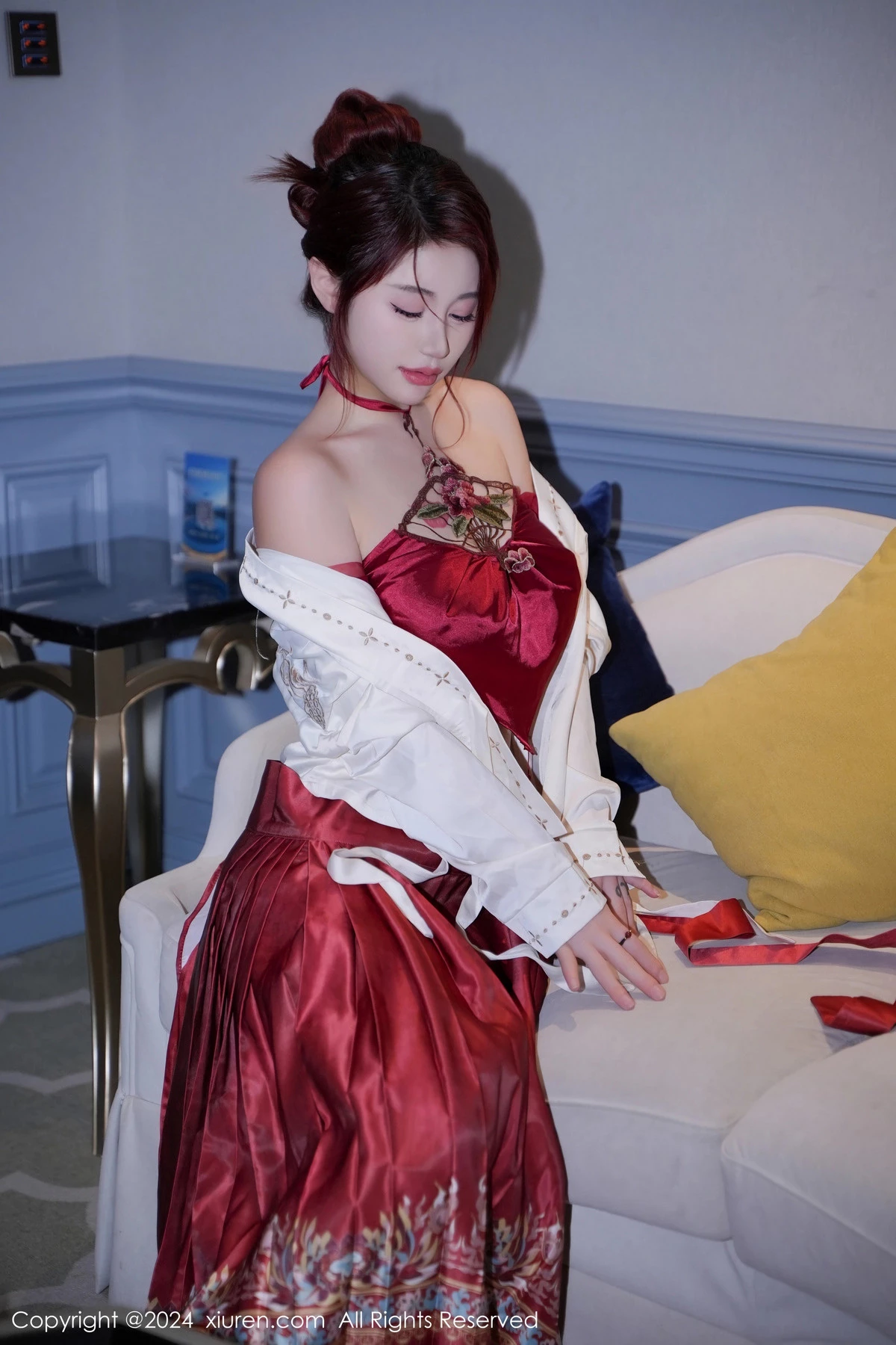 [[XiuRen秀人网]秀人网]No.7985_模特美七Mia性感红色轻透古装服配黑丝吊袜秀惹火身材诱惑写真70P