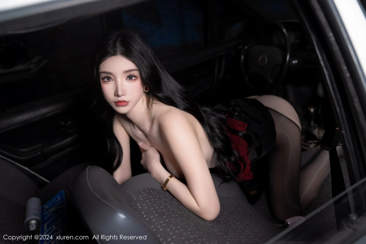 [[XiuRen秀人网]秀人网]No.7993_女神周于希Sally红色上衣配黑短裙露闪亮开档黑丝撩人诱惑写真83P