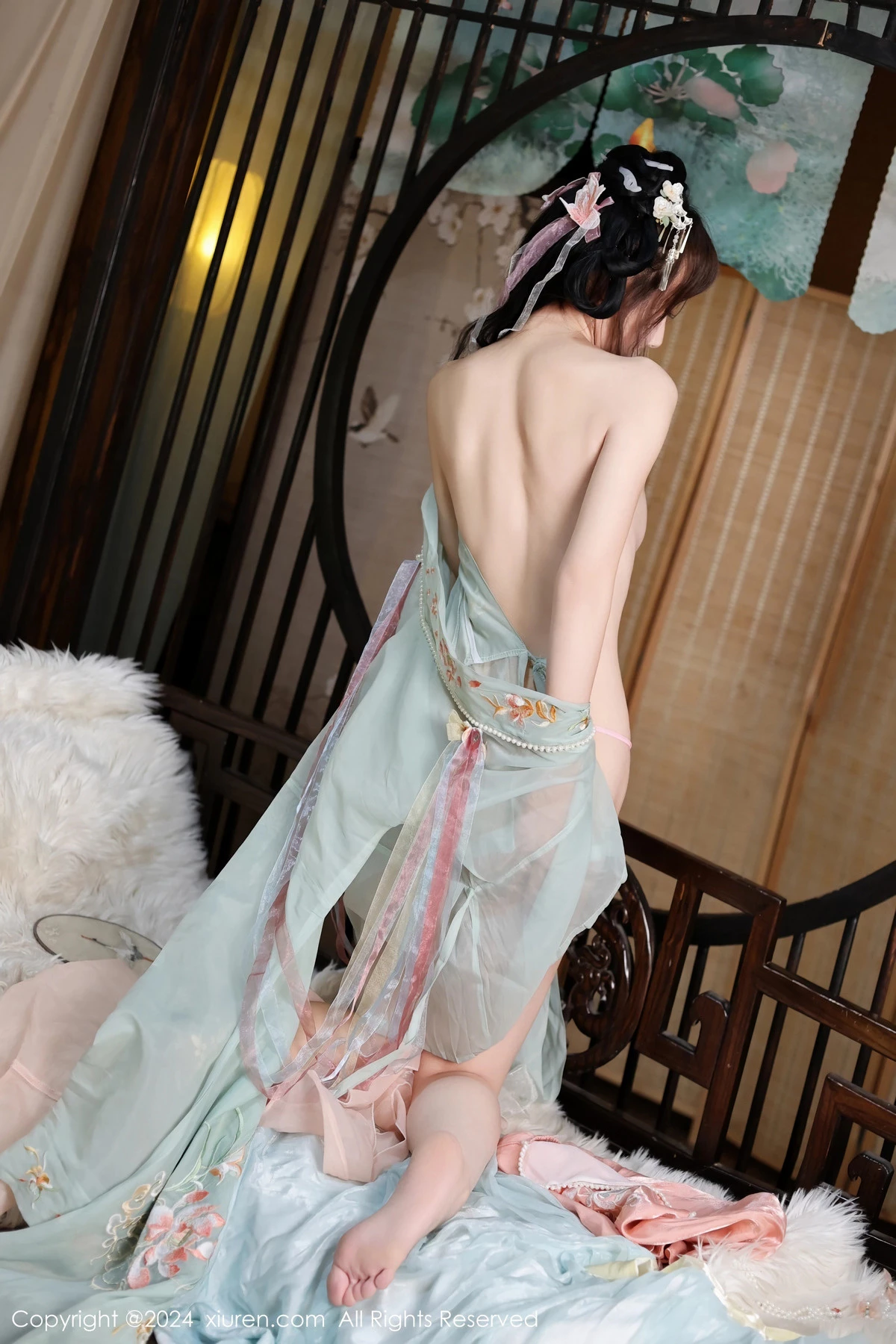 [[XiuRen秀人网]秀人网]No.7989_模特金tiao性感浅色古装薄纱服饰半脱秀白嫩肌肤完美诱惑写真81P