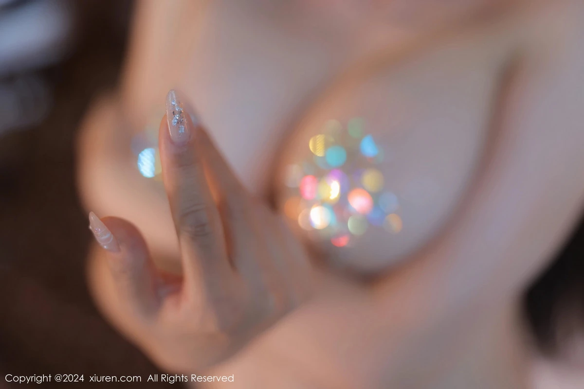 [[XiuRen秀人网]秀人网]No.7986_模特田冰冰性感轻透情趣内衣半脱秀豪乳宝石遮点惹火诱惑写真70P