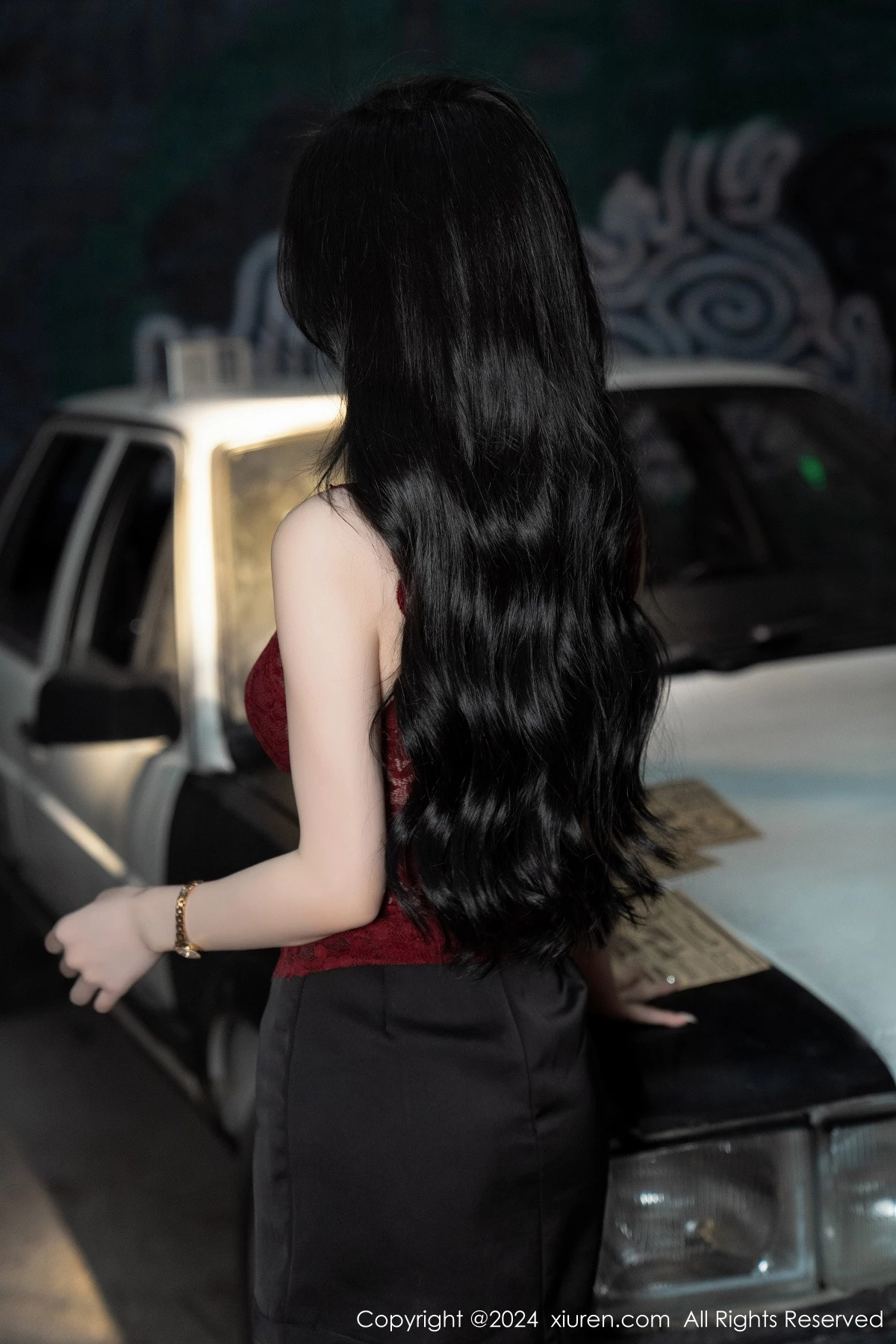 [[XiuRen秀人网]秀人网]No.7993_女神周于希Sally红色上衣配黑短裙露闪亮开档黑丝撩人诱惑写真83P