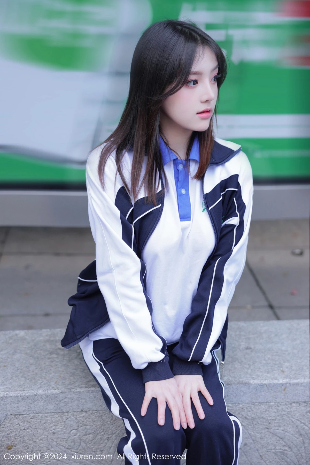 [[XiuRen秀人网]秀人网]No.7994_模特豆瓣酱公交车场景学妹制服露开档黑丝秀丰腴身材诱惑写真84P