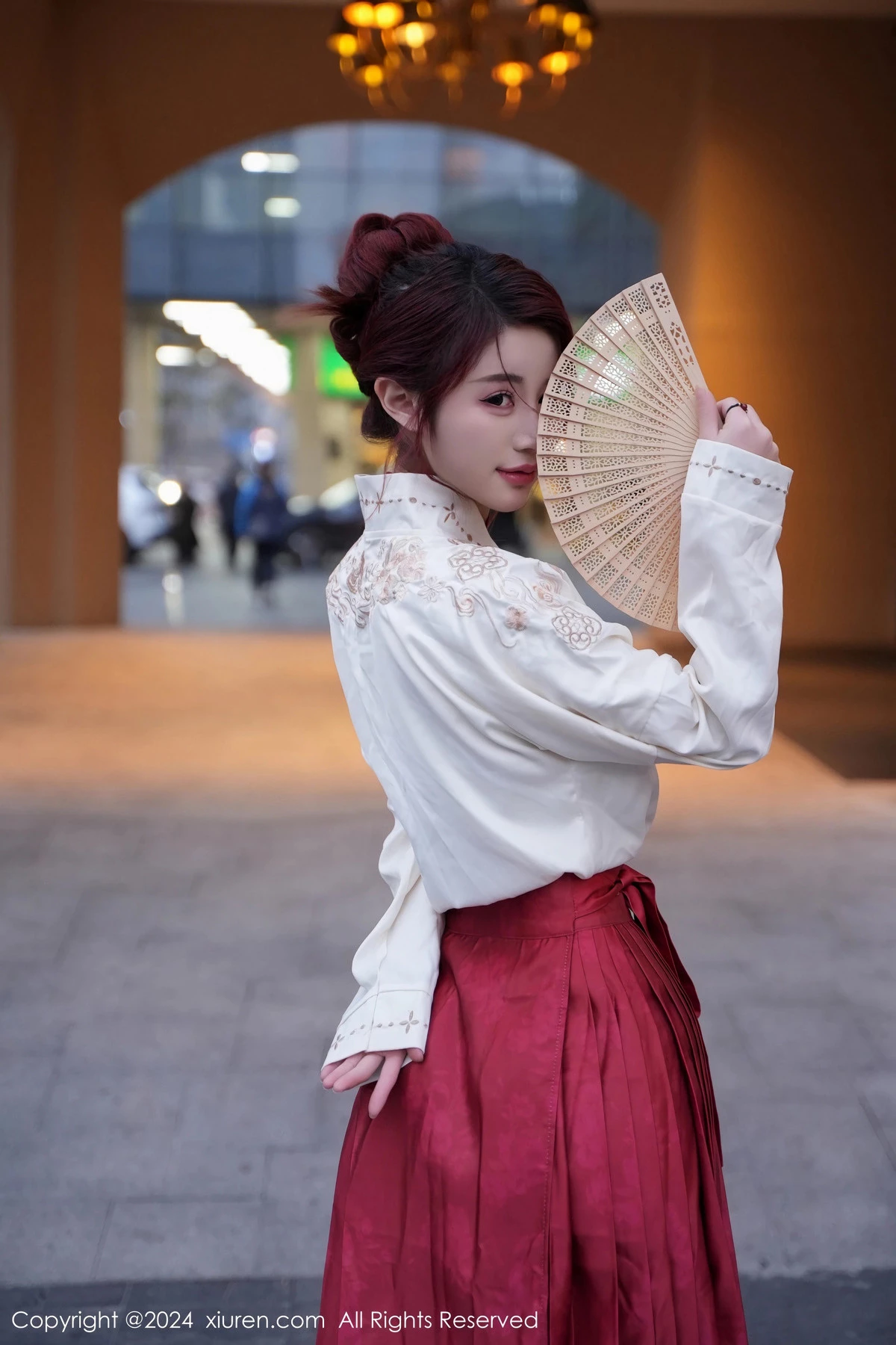 [[XiuRen秀人网]秀人网]No.7985_模特美七Mia性感红色轻透古装服配黑丝吊袜秀惹火身材诱惑写真70P