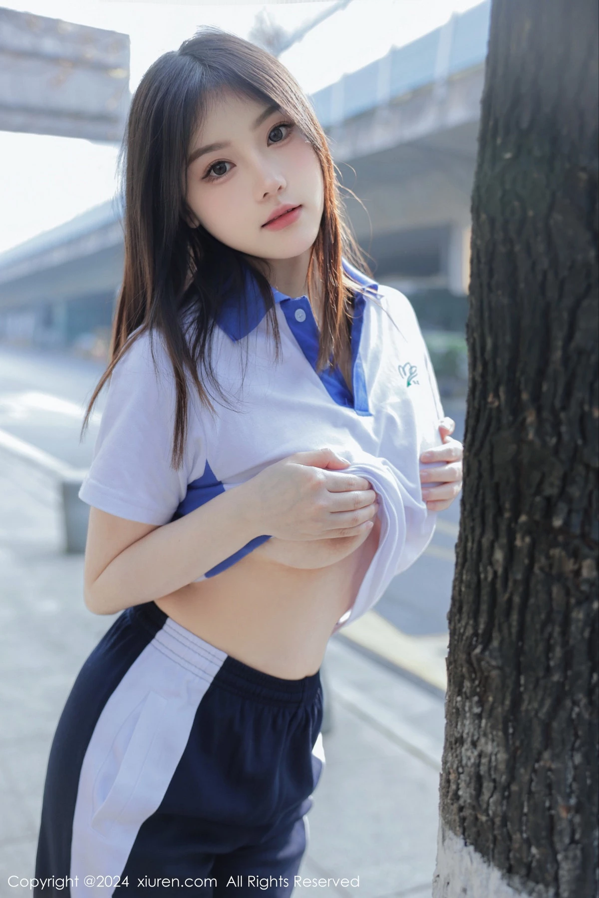 [[XiuRen秀人网]秀人网]No.7994_模特豆瓣酱公交车场景学妹制服露开档黑丝秀丰腴身材诱惑写真84P