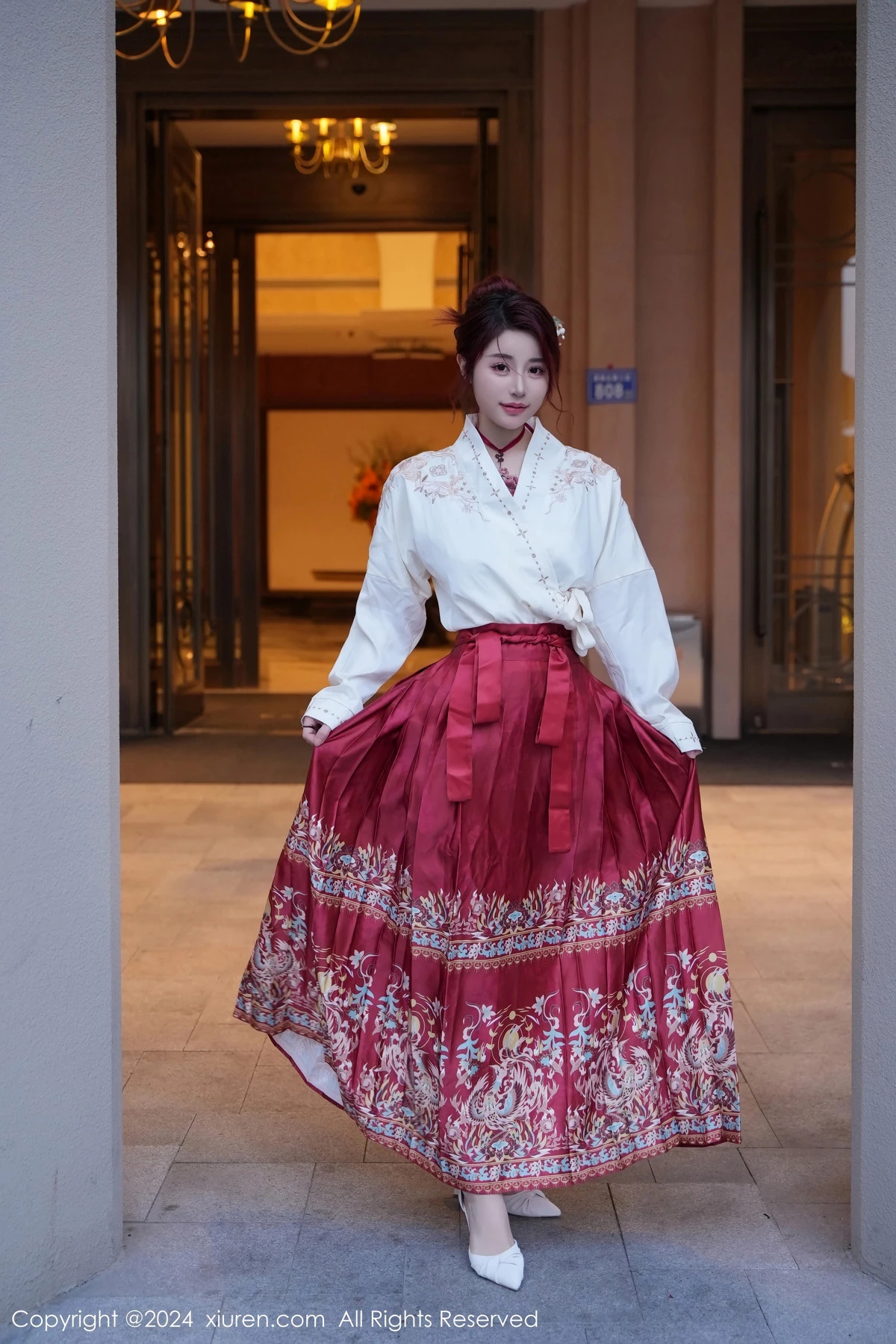 [[XiuRen秀人网]秀人网]No.7985_模特美七Mia性感红色轻透古装服配黑丝吊袜秀惹火身材诱惑写真70P