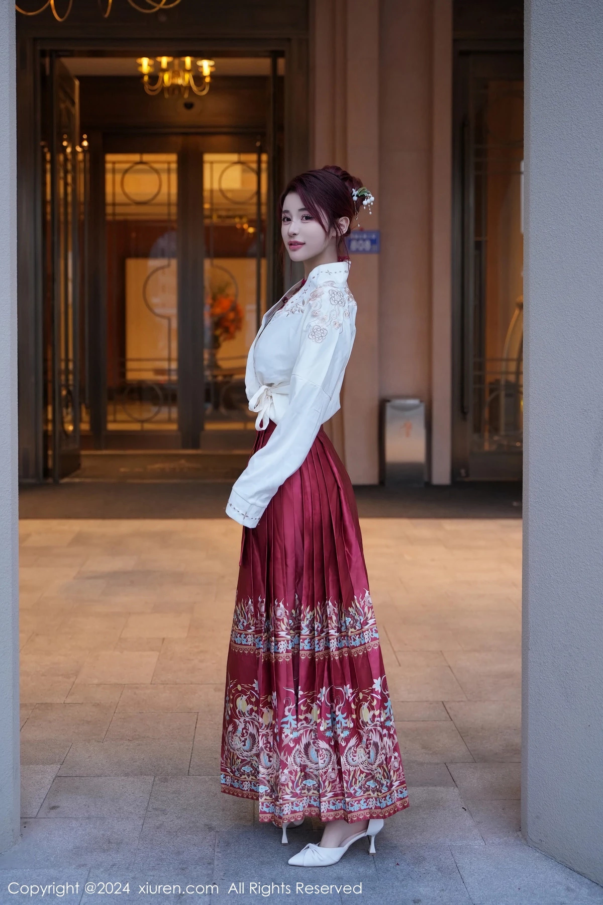 [[XiuRen秀人网]秀人网]No.7985_模特美七Mia性感红色轻透古装服配黑丝吊袜秀惹火身材诱惑写真70P