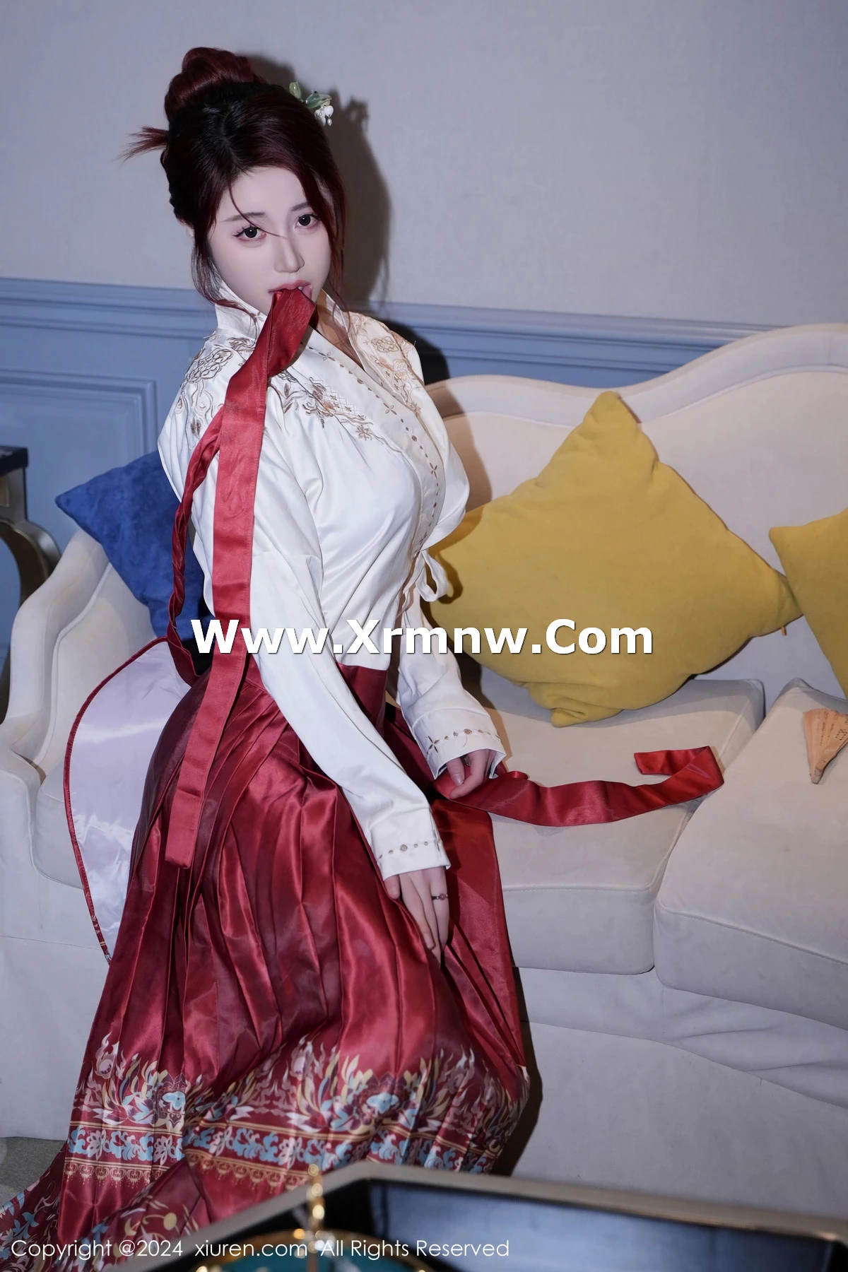 [[XiuRen秀人网]秀人网]No.7985_模特美七Mia性感红色轻透古装服配黑丝吊袜秀惹火身材诱惑写真70P