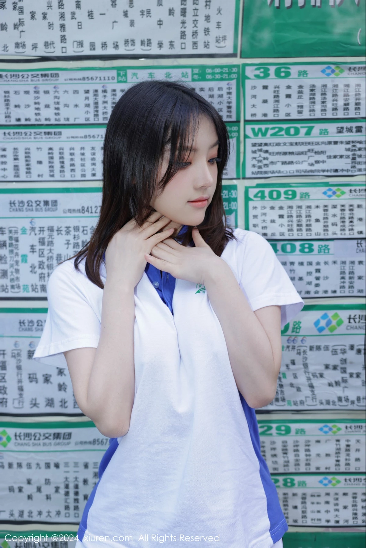 [[XiuRen秀人网]秀人网]No.7994_模特豆瓣酱公交车场景学妹制服露开档黑丝秀丰腴身材诱惑写真84P