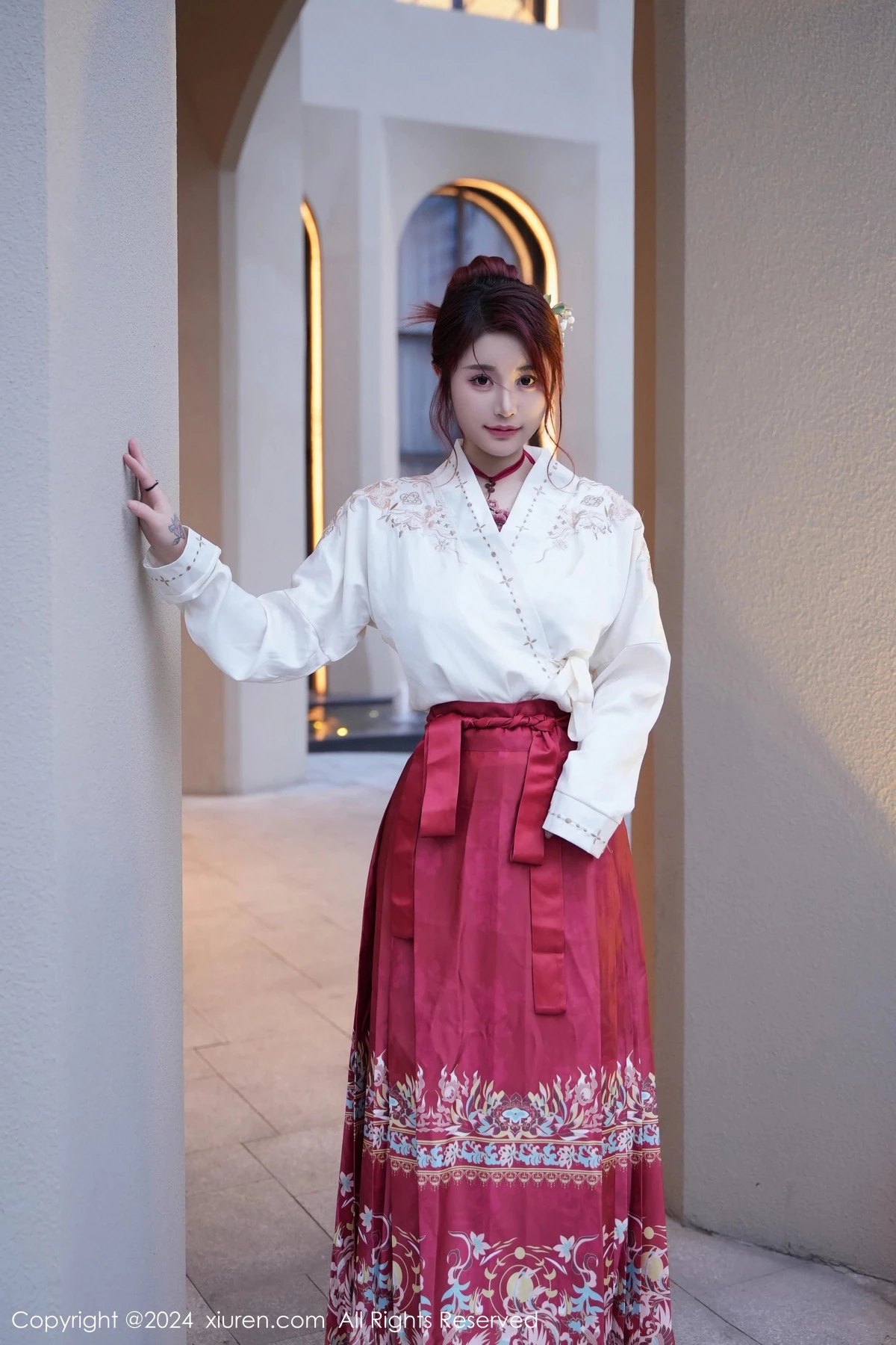 [[XiuRen秀人网]秀人网]No.7985_模特美七Mia性感红色轻透古装服配黑丝吊袜秀惹火身材诱惑写真70P