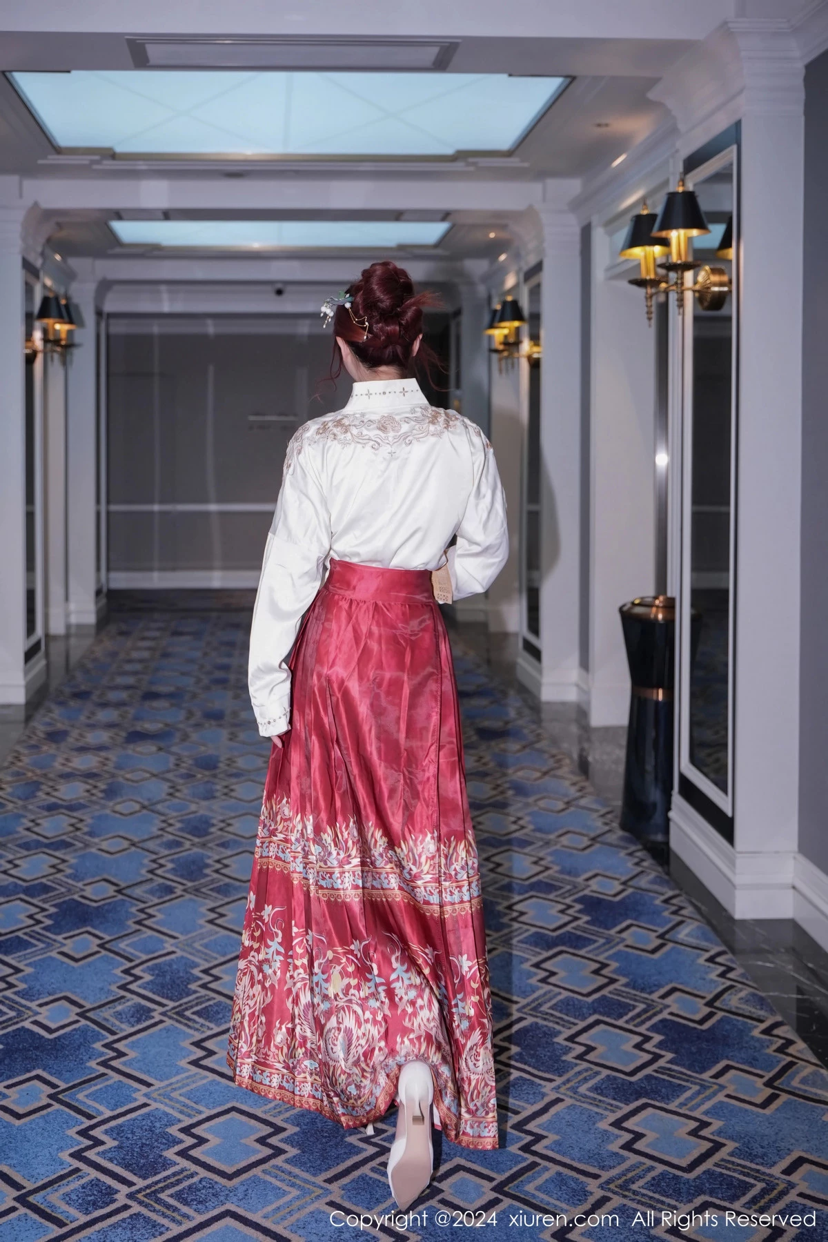 [[XiuRen秀人网]秀人网]No.7985_模特美七Mia性感红色轻透古装服配黑丝吊袜秀惹火身材诱惑写真70P