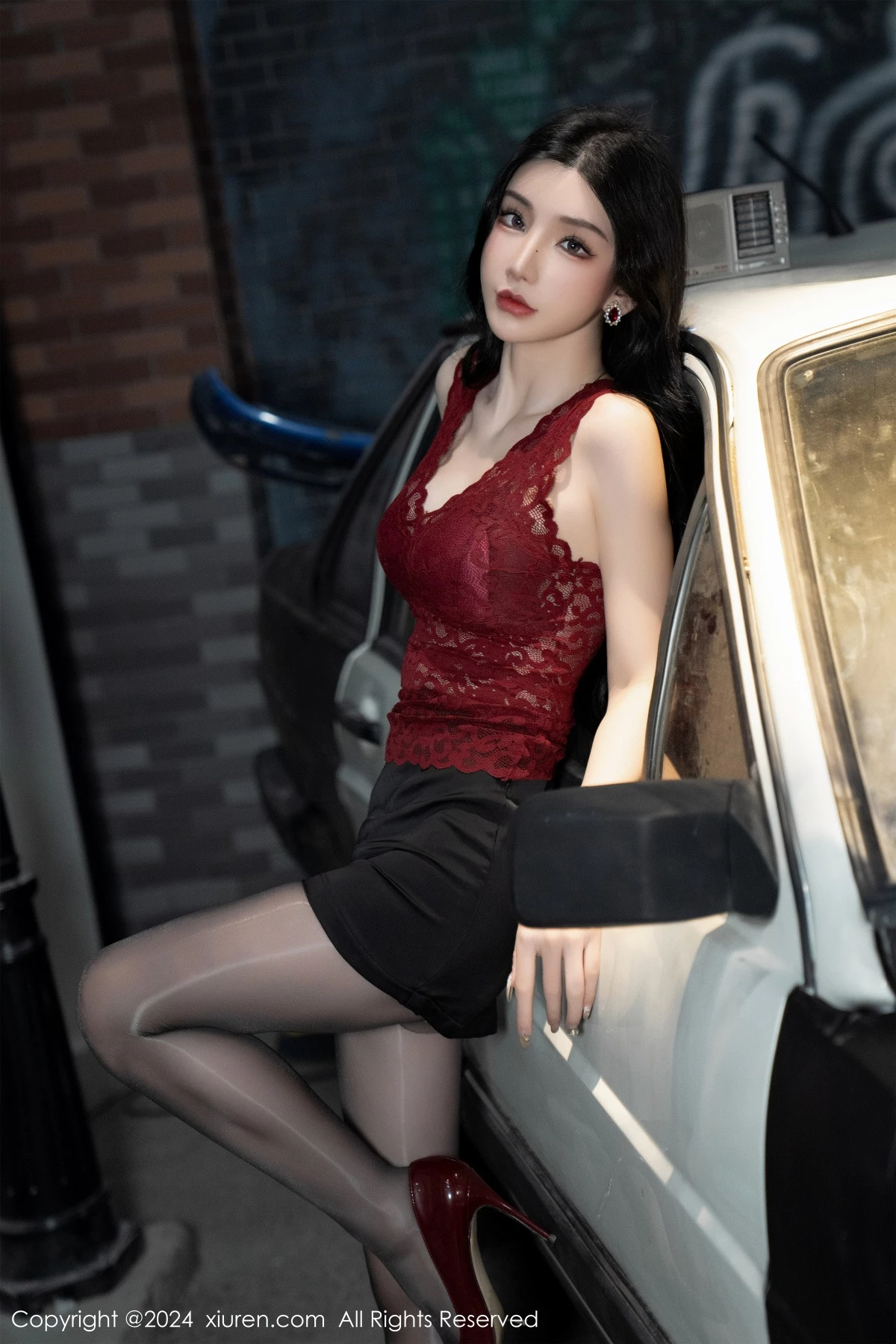 [[XiuRen秀人网]秀人网]No.7993_女神周于希Sally红色上衣配黑短裙露闪亮开档黑丝撩人诱惑写真83P