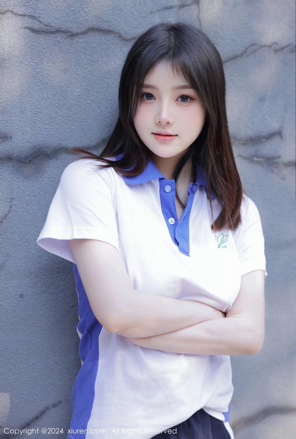 [[XiuRen秀人网]秀人网]No.7994_模特豆瓣酱公交车场景学妹制服露开档黑丝秀丰腴身材诱惑写真84P