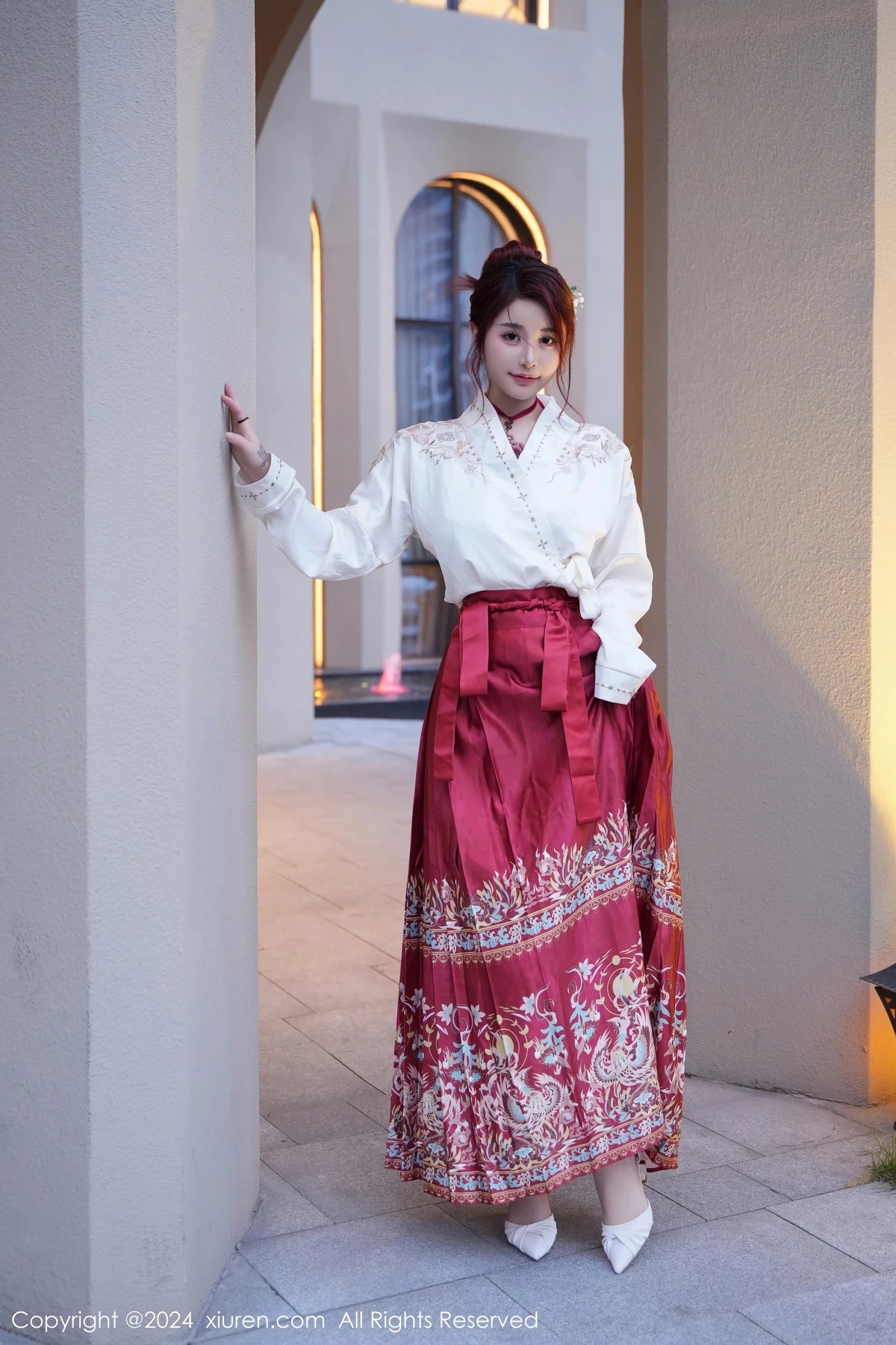 [[XiuRen秀人网]秀人网]No.7985_模特美七Mia性感红色轻透古装服配黑丝吊袜秀惹火身材诱惑写真70P