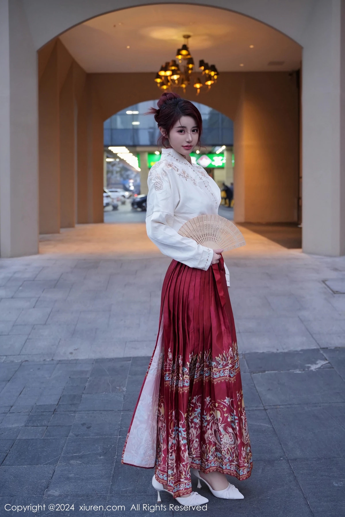 [[XiuRen秀人网]秀人网]No.7985_模特美七Mia性感红色轻透古装服配黑丝吊袜秀惹火身材诱惑写真70P