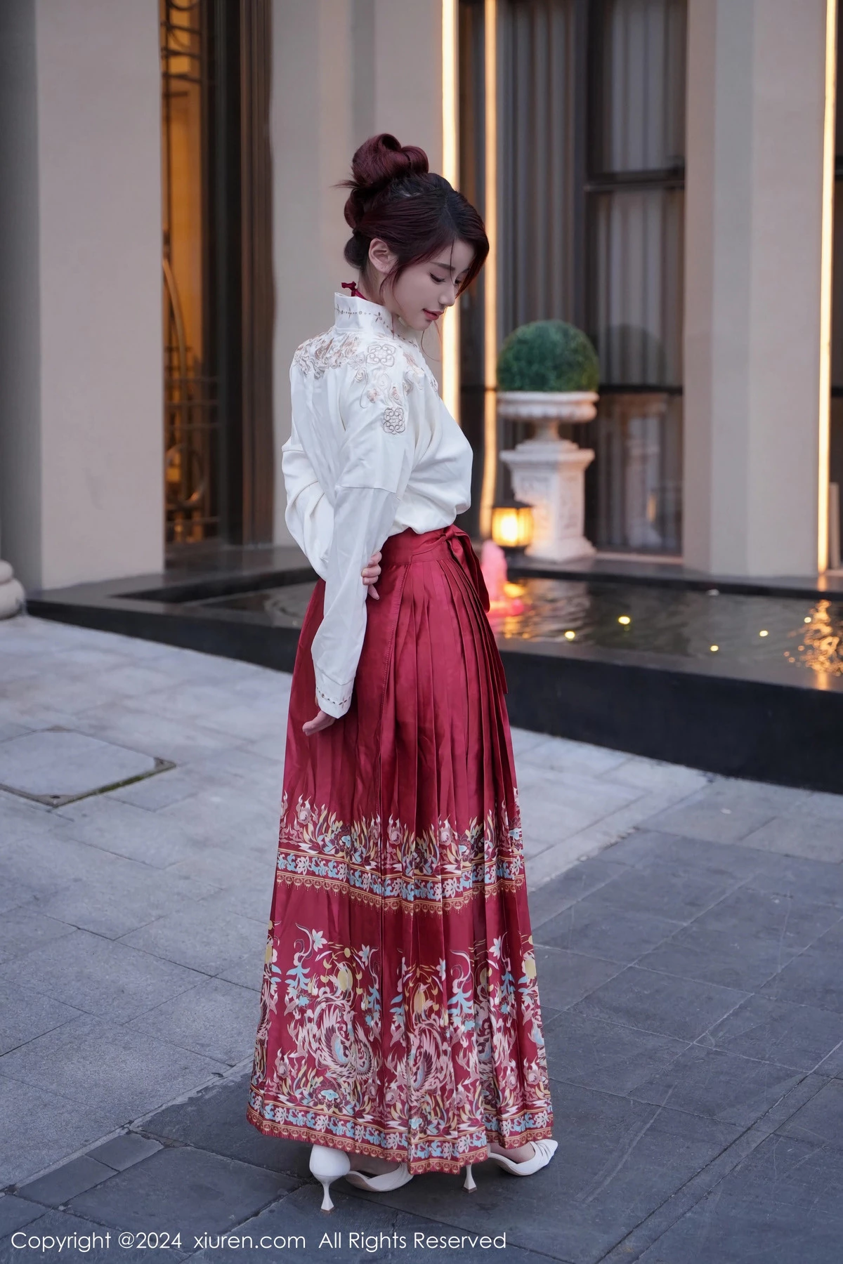 [[XiuRen秀人网]秀人网]No.7985_模特美七Mia性感红色轻透古装服配黑丝吊袜秀惹火身材诱惑写真70P