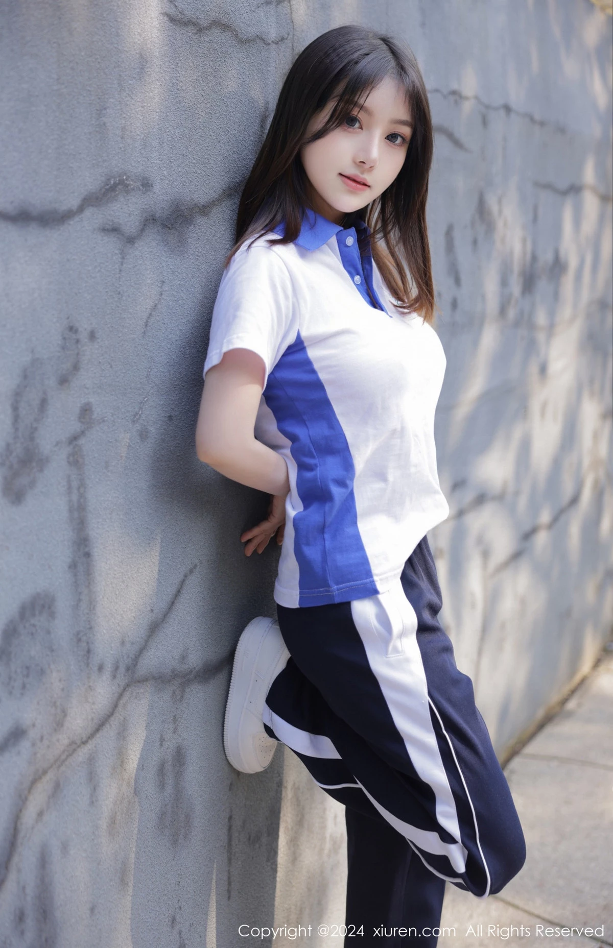 [[XiuRen秀人网]秀人网]No.7994_模特豆瓣酱公交车场景学妹制服露开档黑丝秀丰腴身材诱惑写真84P