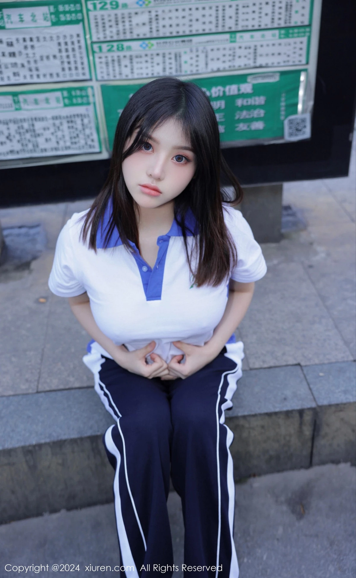 [[XiuRen秀人网]秀人网]No.7994_模特豆瓣酱公交车场景学妹制服露开档黑丝秀丰腴身材诱惑写真84P