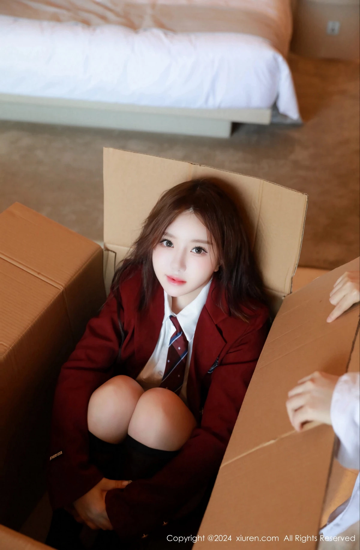 [[XiuRen秀人网]秀人网]No.8044_模特小薯条nienie性感红色制服露黑色线式情趣内衣惹火诱惑写真74P