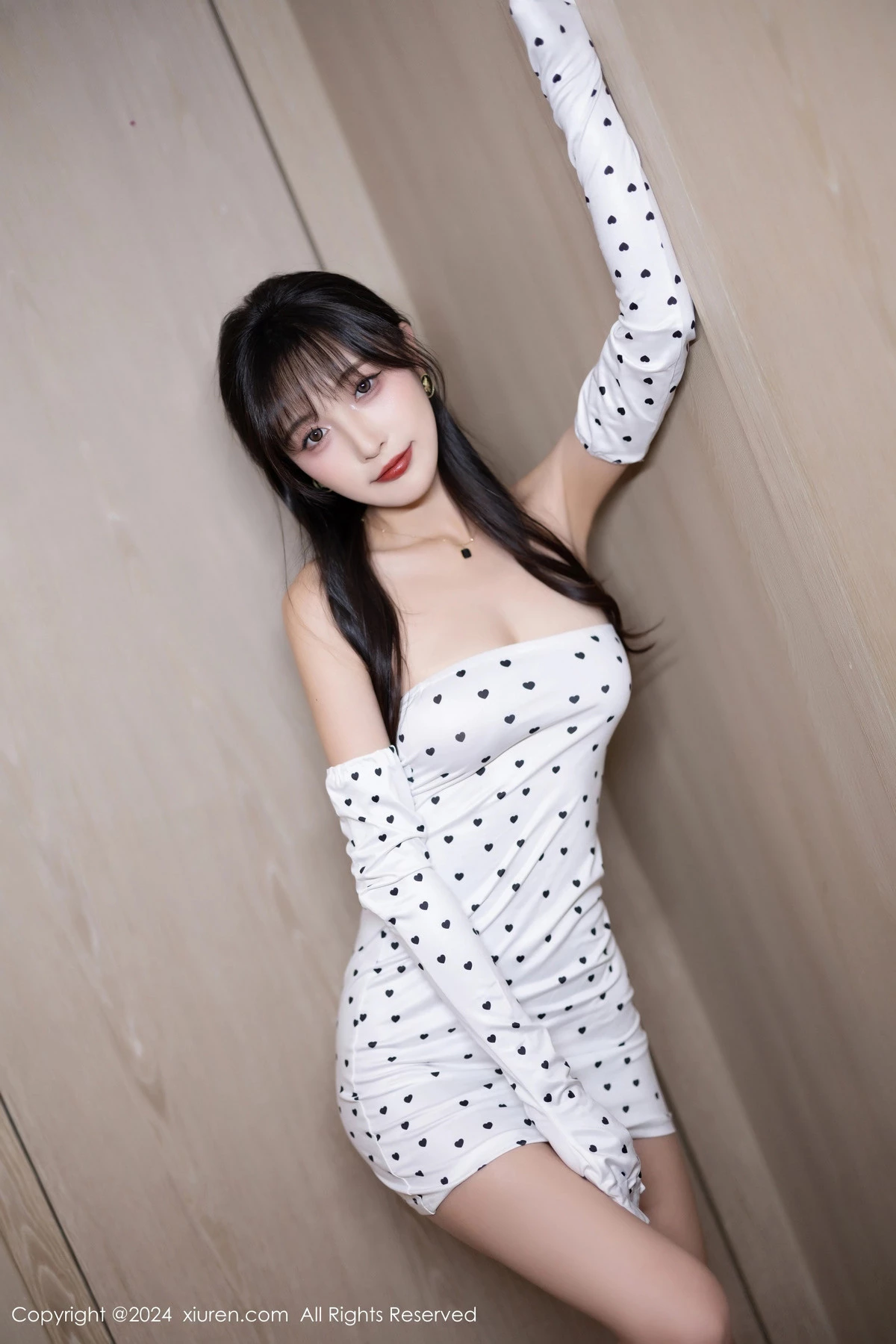 [[XiuRen秀人网]秀人网]No.8045_模特林星阑白色图案连衣短裙+银白情趣内衣秀曼妙身姿诱惑写真101P