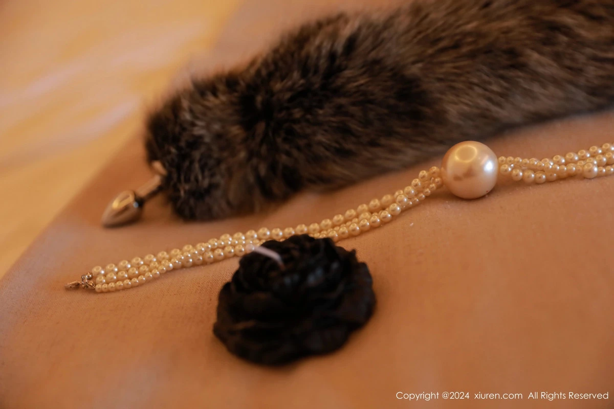 [[XiuRen秀人网]秀人网]No.8044_模特小薯条nienie性感红色制服露黑色线式情趣内衣惹火诱惑写真74P