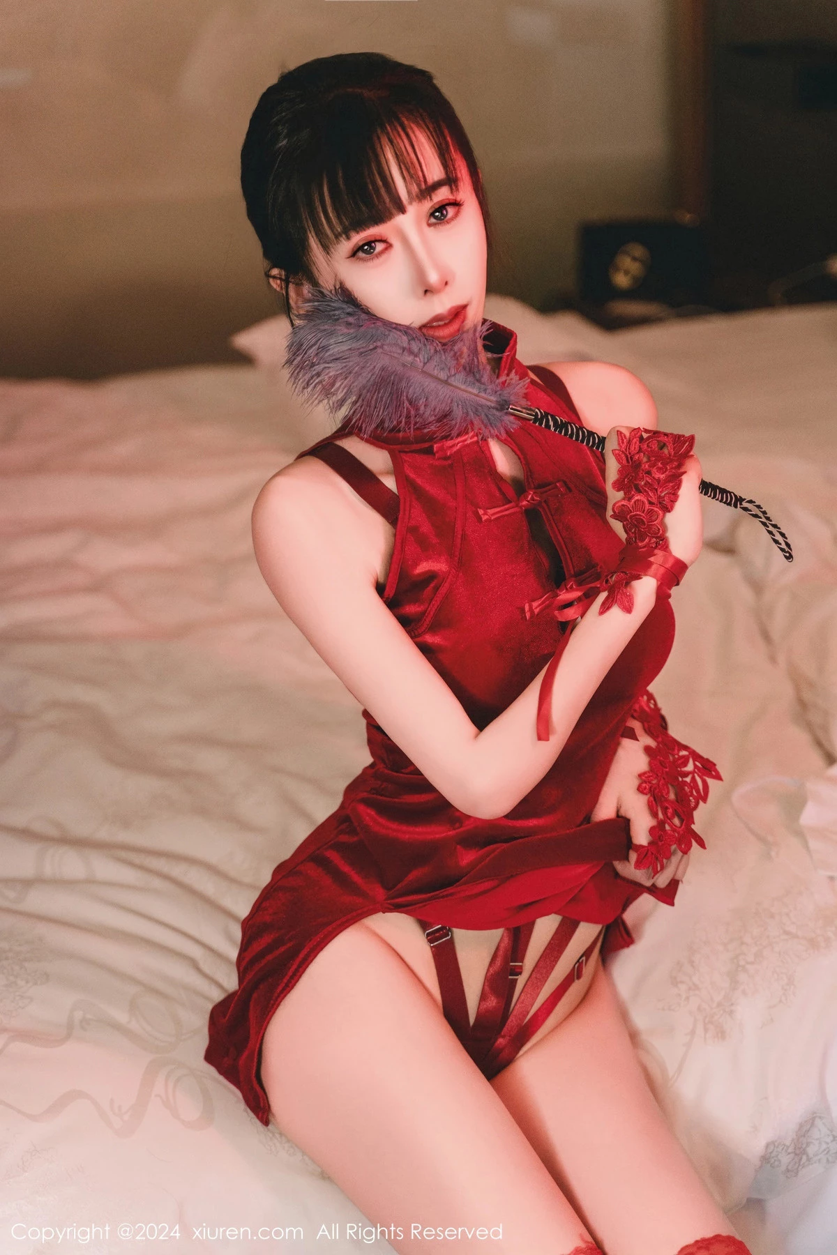 [[XiuRen秀人网]秀人网]No.8047_新人模特宝宝甜性感红色旗袍露红色情趣内衣配红丝袜诱惑写真64P