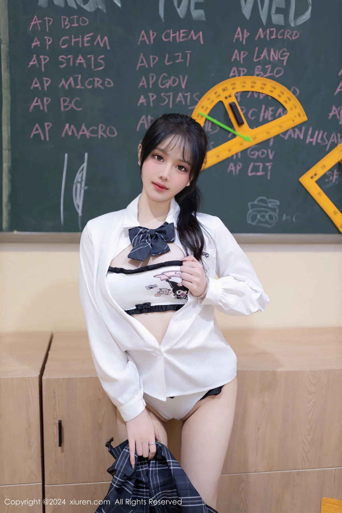 [[XiuRen秀人网]秀人网]No.8058_模特幼幼调教主题性感学生制服配黑丝袜秀完美身材迷人诱惑写真80P