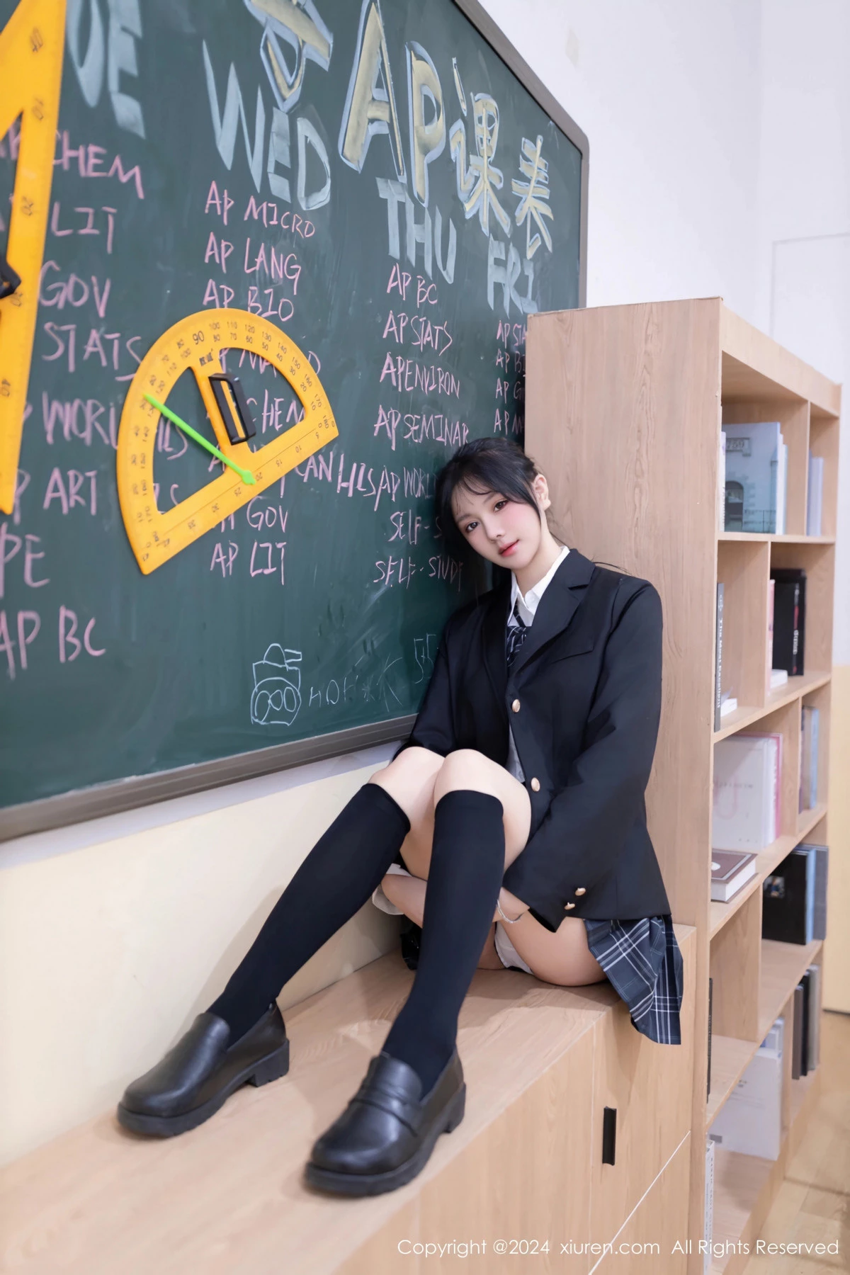 [[XiuRen秀人网]秀人网]No.8058_模特幼幼调教主题性感学生制服配黑丝袜秀完美身材迷人诱惑写真80P