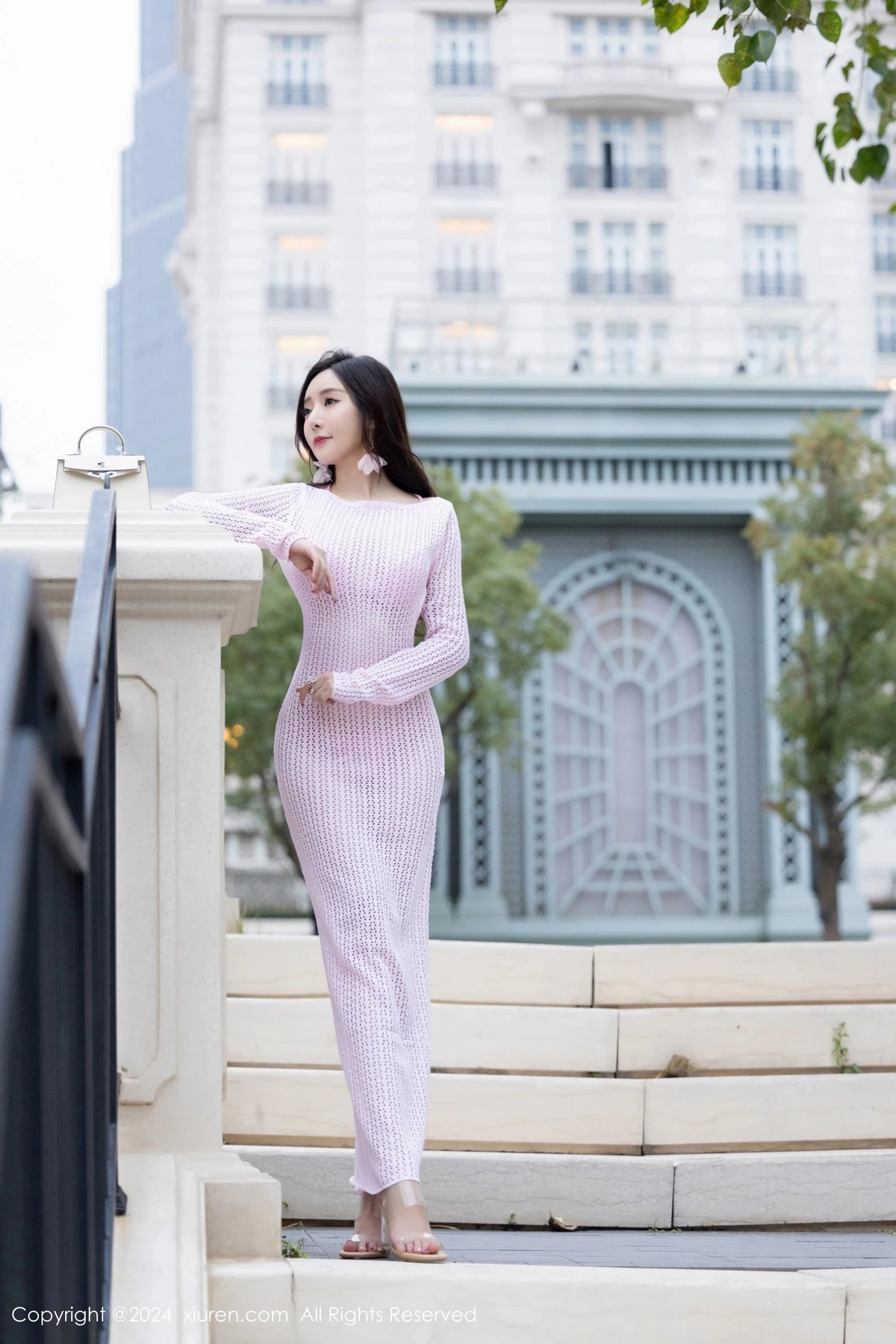 [[XiuRen秀人网]秀人网]No.8055_女神王馨瑶yanni黑色轻透情趣服+粉色比基尼秀完美身材诱惑写真81P