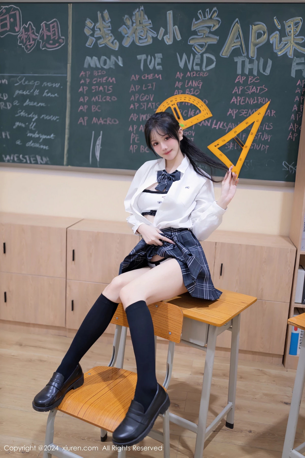 [[XiuRen秀人网]秀人网]No.8058_模特幼幼调教主题性感学生制服配黑丝袜秀完美身材迷人诱惑写真80P