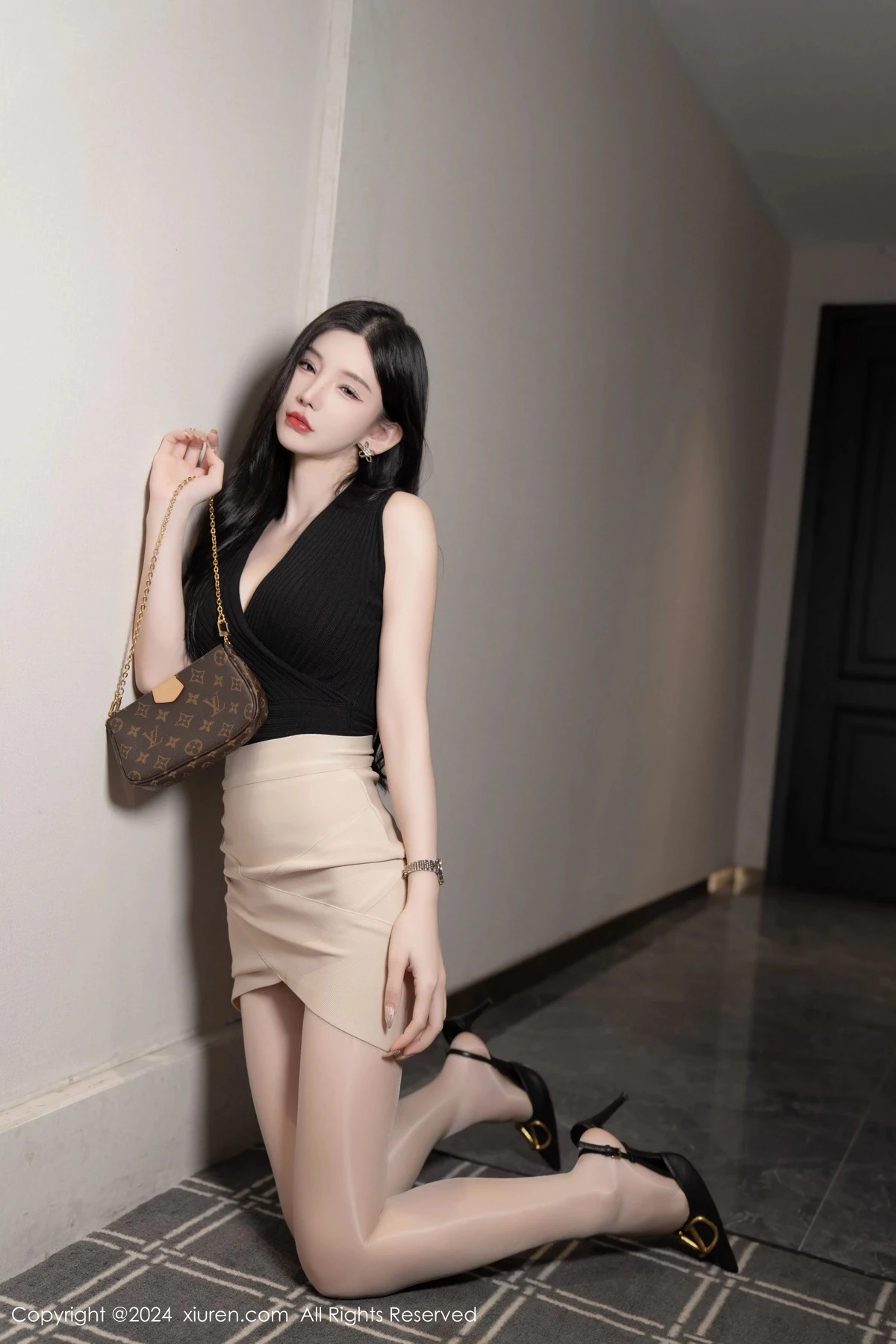 [[XiuRen秀人网]秀人网]No.8057_女神周于希Sally性感黑色情趣服饰配破烂黑丝秀翘臀美腿诱惑写真112P