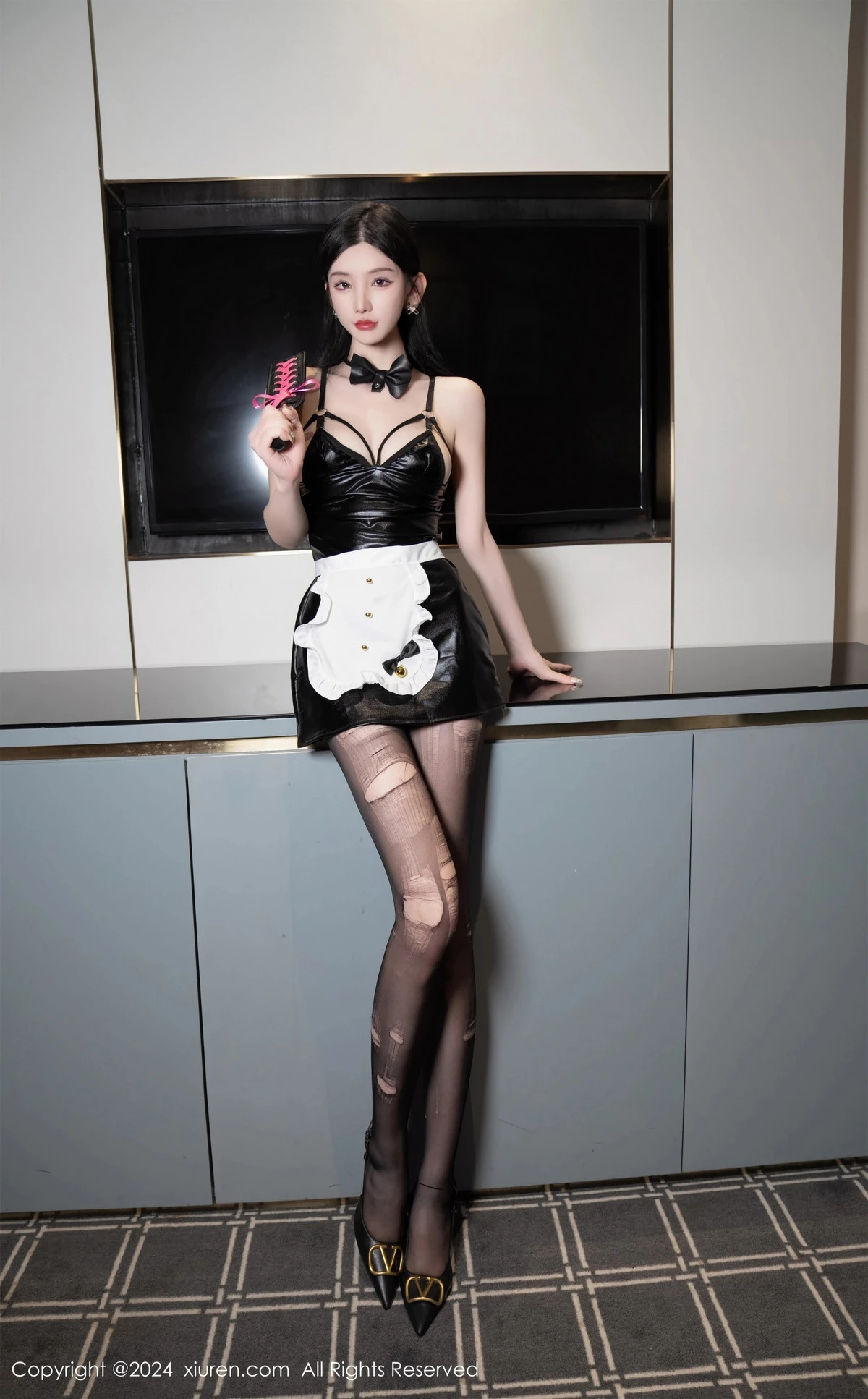 [[XiuRen秀人网]秀人网]No.8057_女神周于希Sally性感黑色情趣服饰配破烂黑丝秀翘臀美腿诱惑写真112P