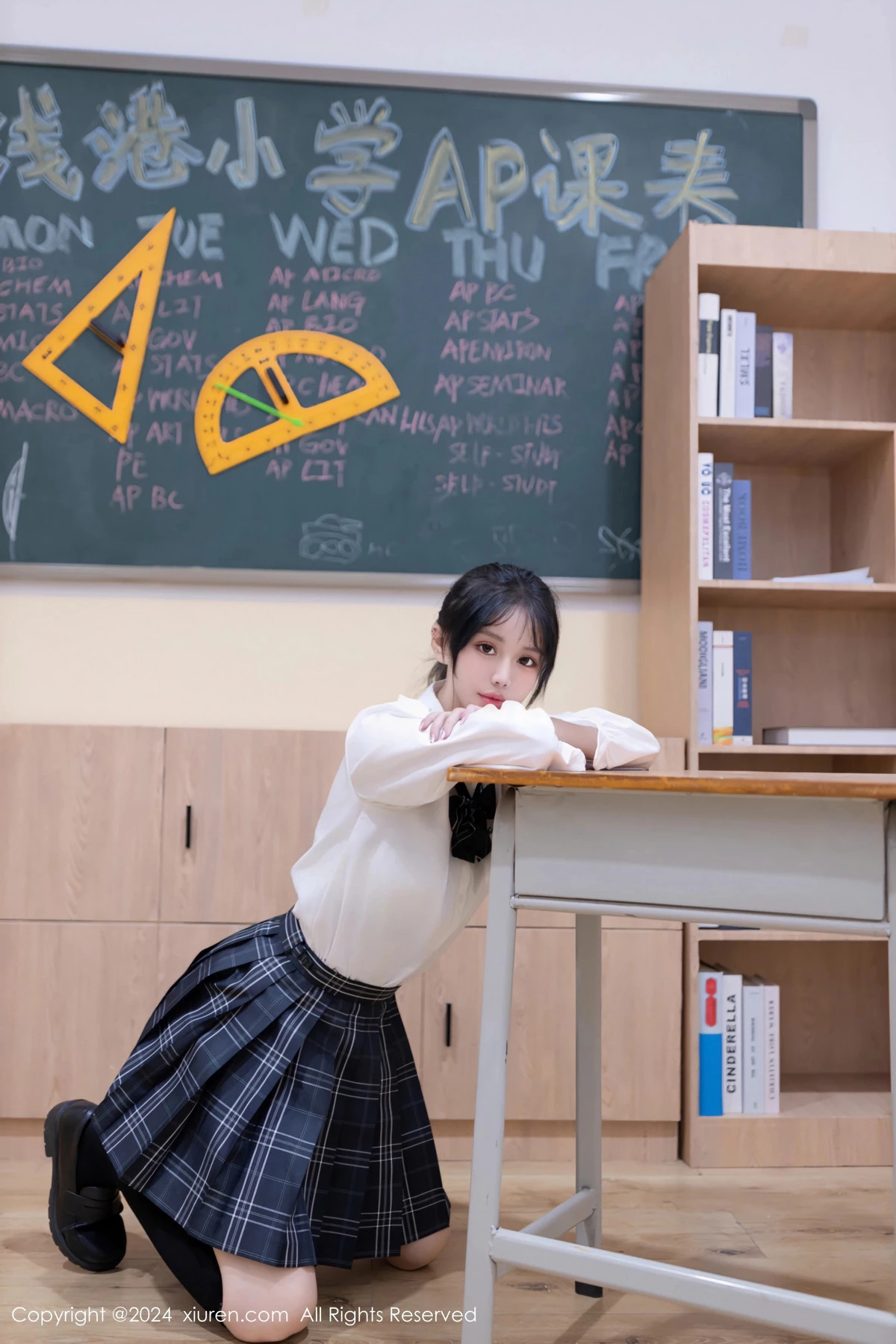 [[XiuRen秀人网]秀人网]No.8058_模特幼幼调教主题性感学生制服配黑丝袜秀完美身材迷人诱惑写真80P