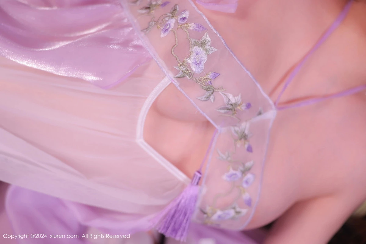 [[XiuRen秀人网]秀人网]No.8059_模特豆瓣酱性感轻透紫色古装服饰透视秀惹火身材极致诱惑写真80P