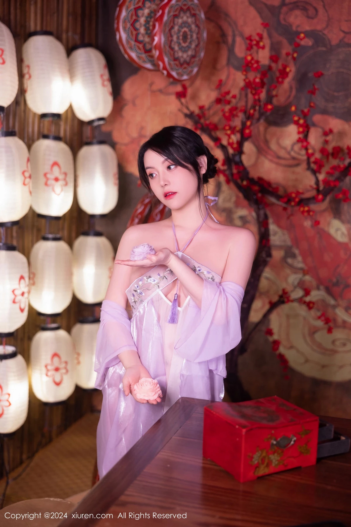 [[XiuRen秀人网]秀人网]No.8059_模特豆瓣酱性感轻透紫色古装服饰透视秀惹火身材极致诱惑写真80P