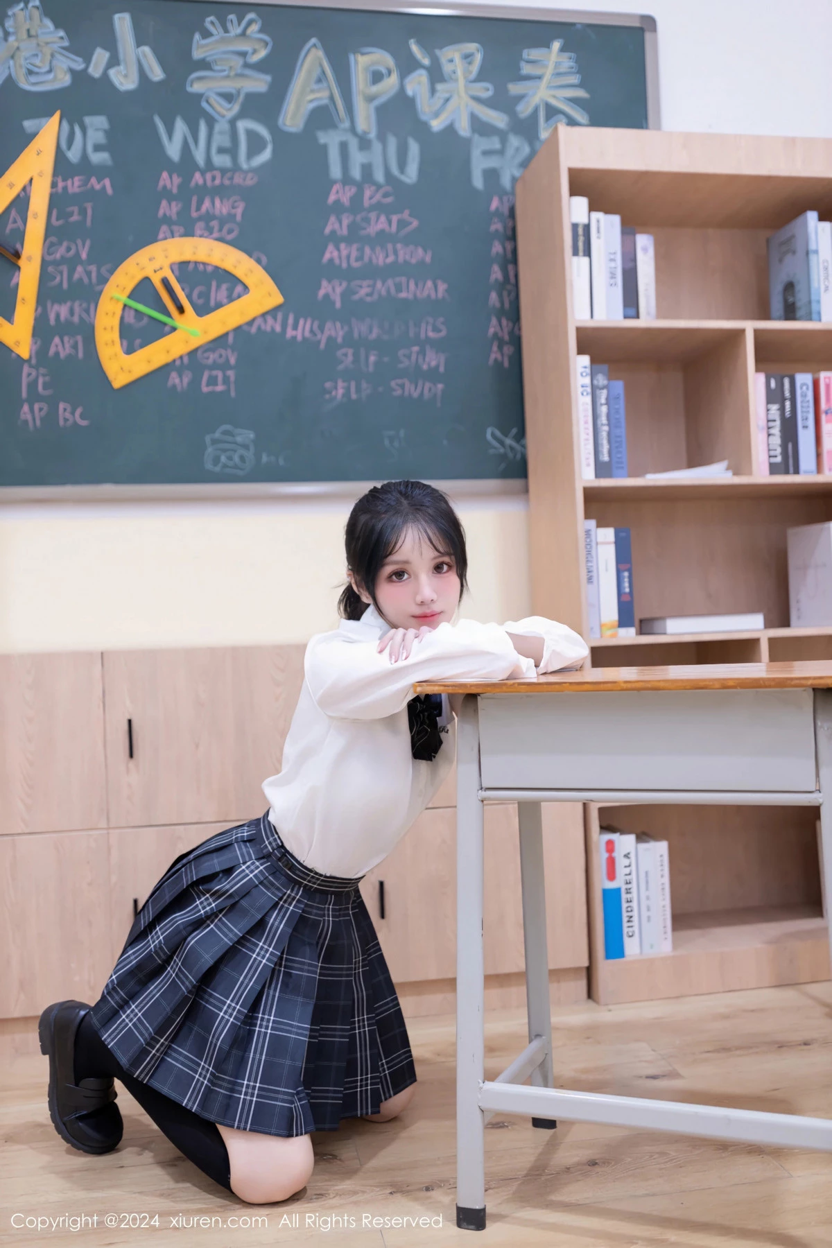 [[XiuRen秀人网]秀人网]No.8058_模特幼幼调教主题性感学生制服配黑丝袜秀完美身材迷人诱惑写真80P