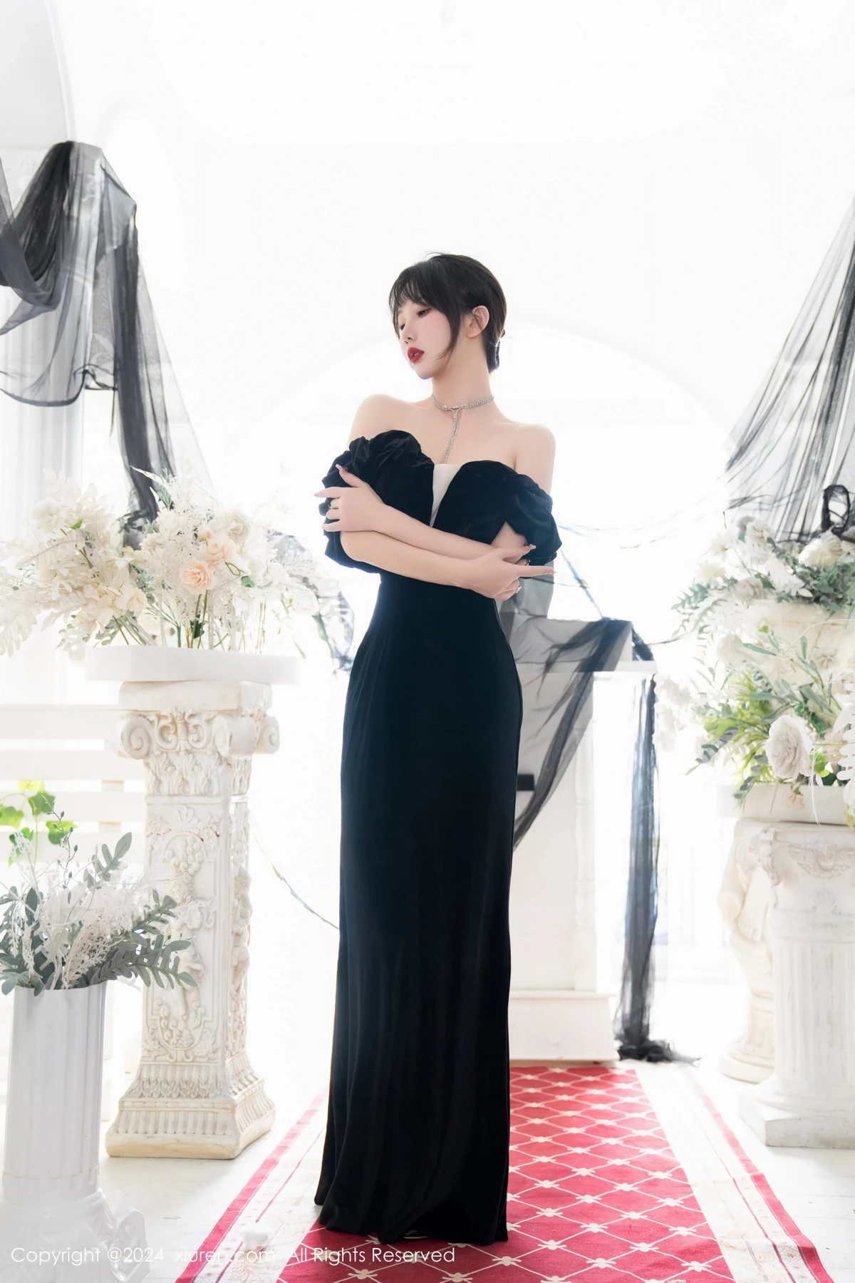 [[XiuRen秀人网]秀人网]No.8070_模特波巧酱性感黑色长裙露黑色蕾丝内衣配超薄黑丝极致魅惑写真87P