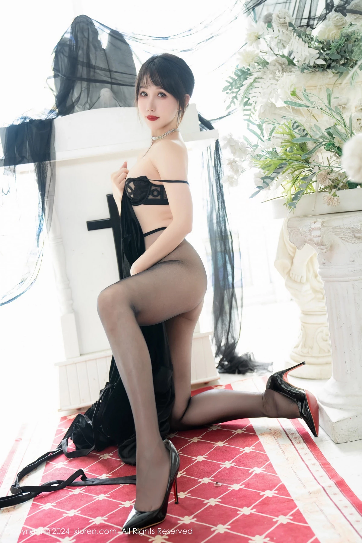 [[XiuRen秀人网]秀人网]No.8070_模特波巧酱性感黑色长裙露黑色蕾丝内衣配超薄黑丝极致魅惑写真87P