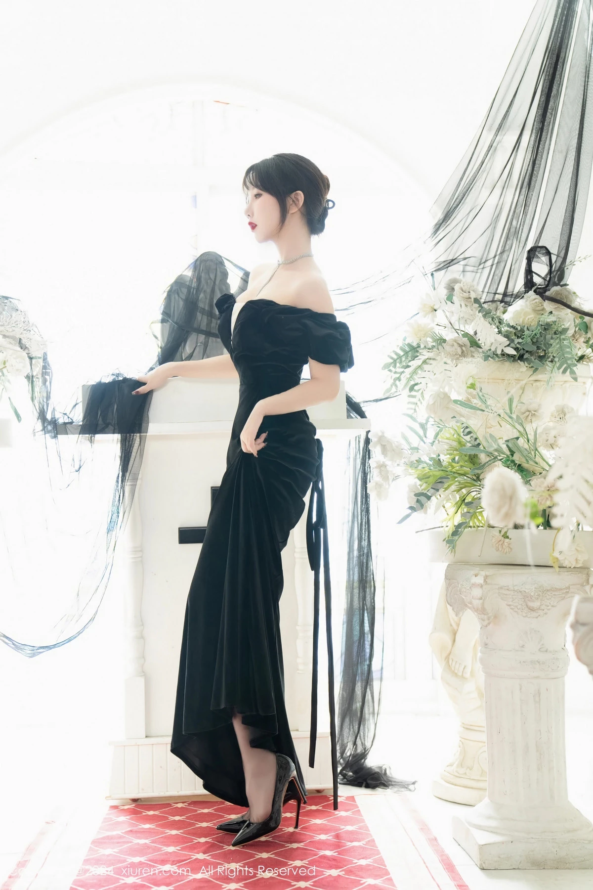 [[XiuRen秀人网]秀人网]No.8070_模特波巧酱性感黑色长裙露黑色蕾丝内衣配超薄黑丝极致魅惑写真87P