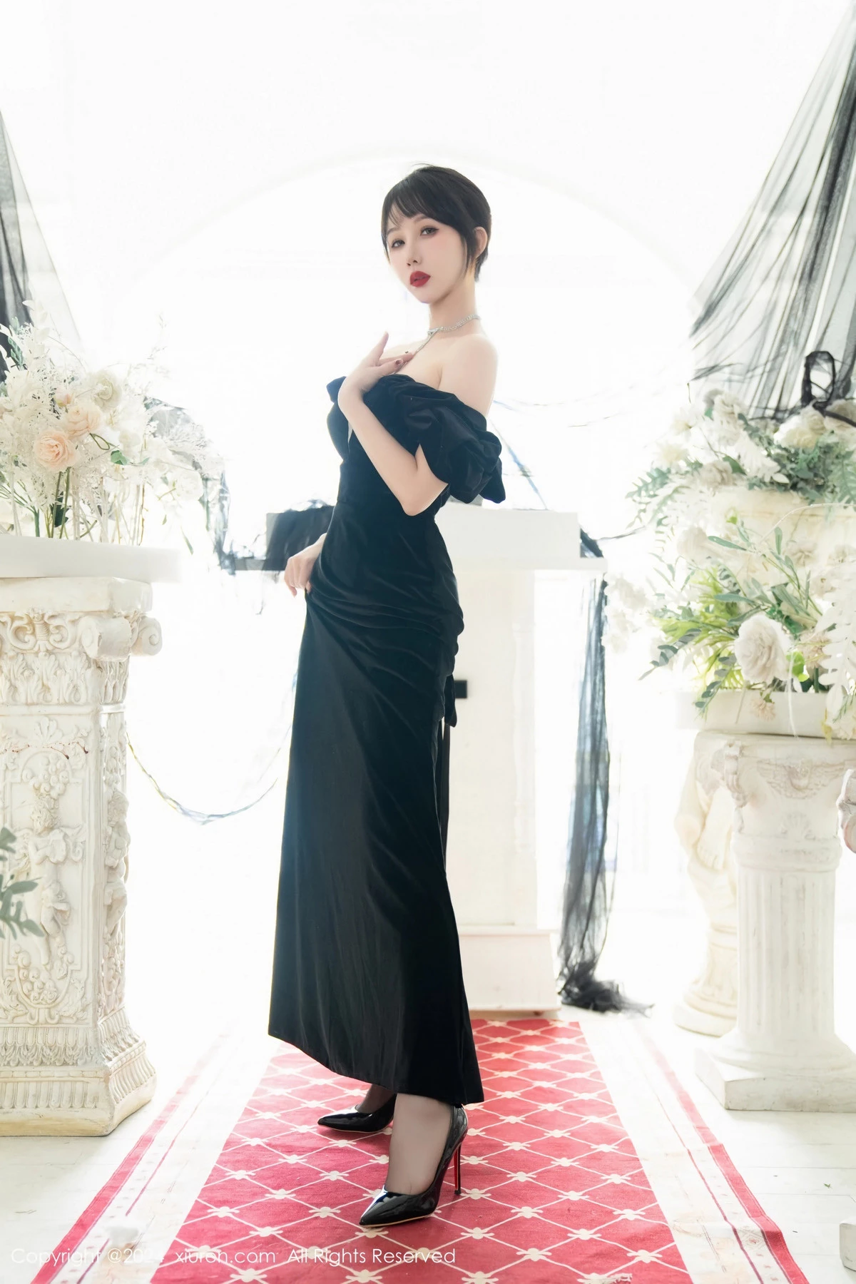[[XiuRen秀人网]秀人网]No.8070_模特波巧酱性感黑色长裙露黑色蕾丝内衣配超薄黑丝极致魅惑写真87P